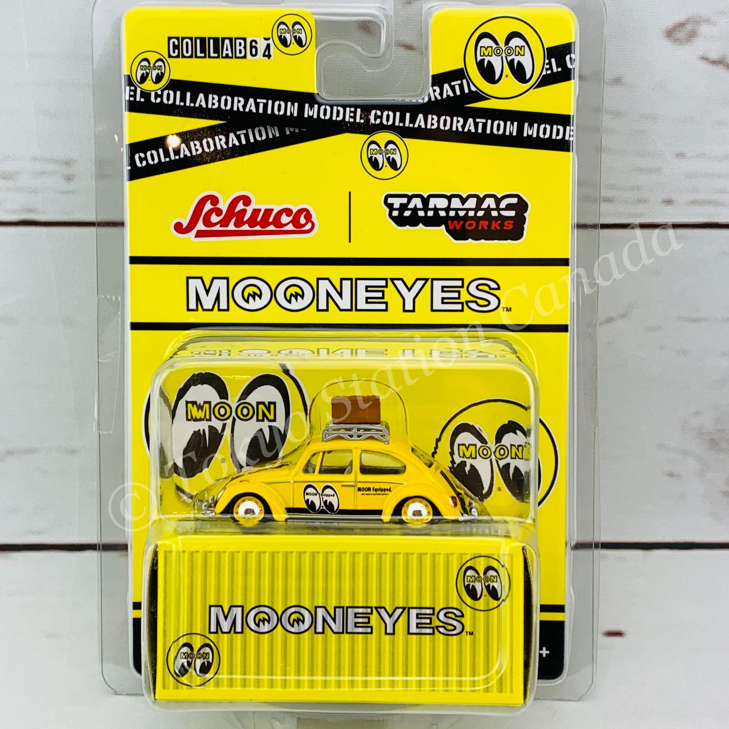 Tarmac Works x Schuco COLLAB64 1/64 Volkswagen Beetle Mooneyes with roof rack and suitcases T64S-006-ME1