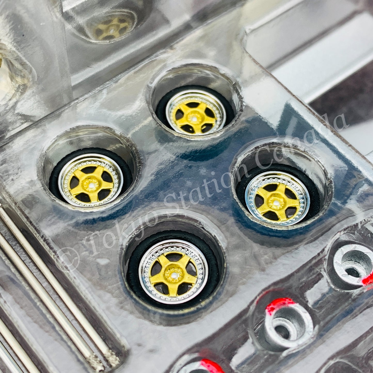 Tarmac Works 1/64 PARTS64 Work Meister CR01 Gold / polished *Include: 4 Rims / 4 Tires / 4 Axis / 2 sets of spacers / Tire Rack / Sticker T64W-004-GP