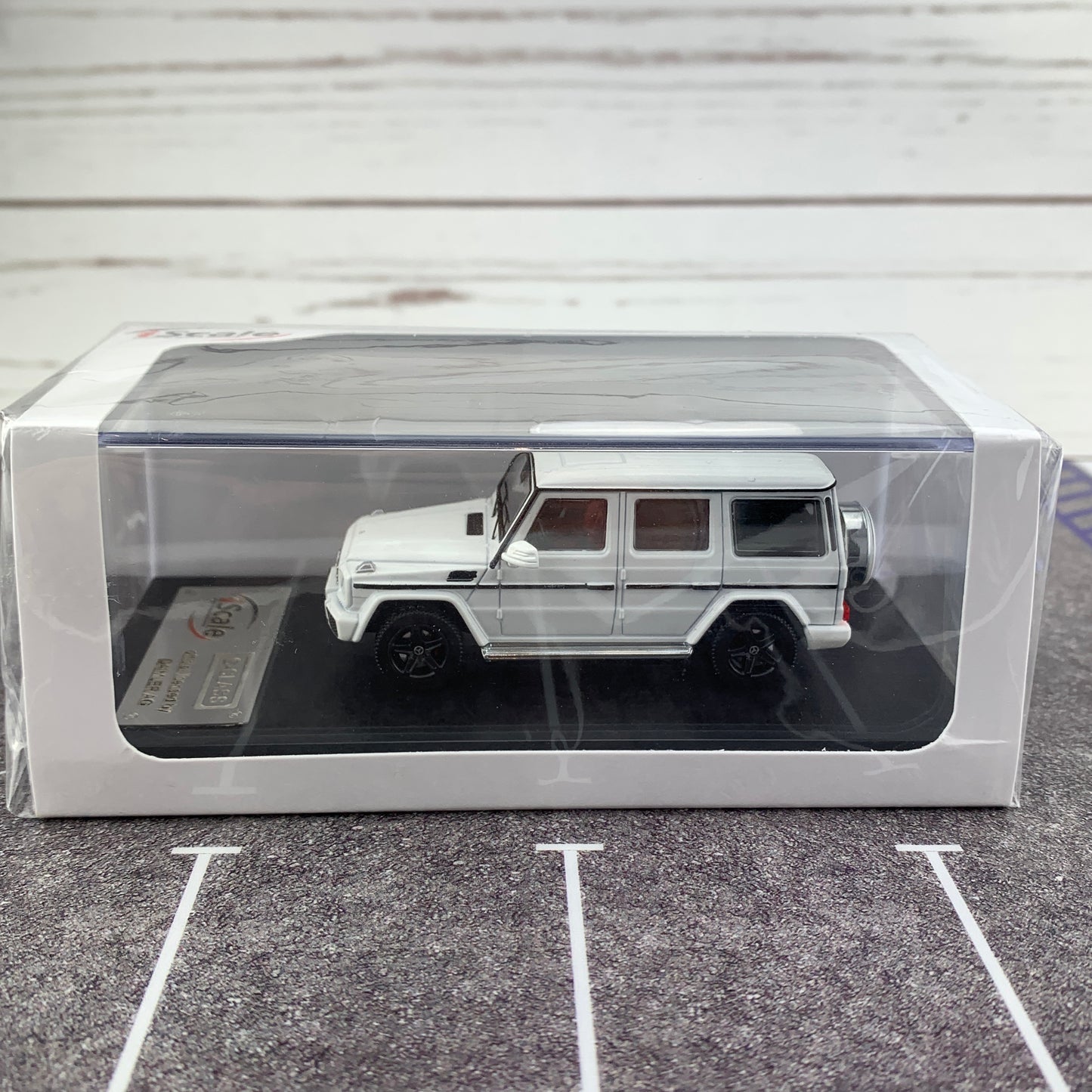 iScale 1/64 Mercedes Benz G-Class White