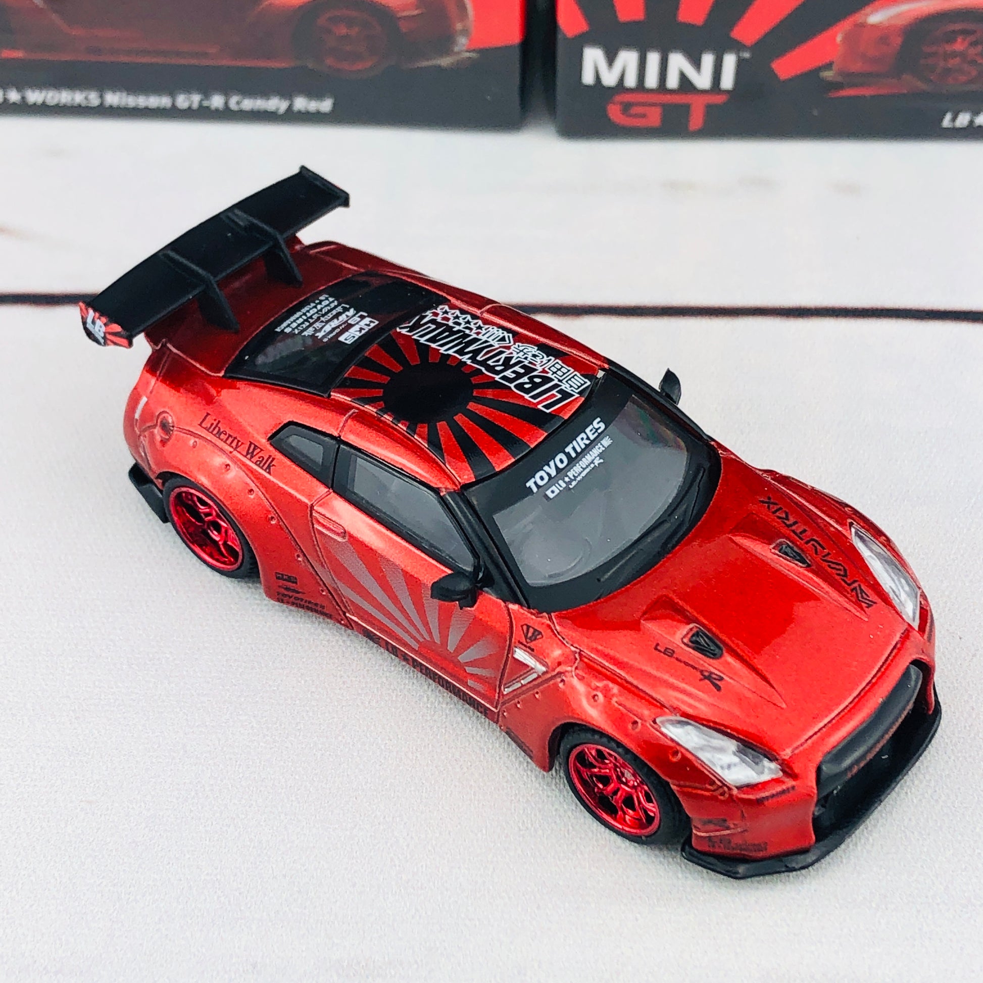 MINI GT 1/64 LB★Works Nissan GTR (R35) Type 1, Rear Wing ver 1+2 Candy Red RHD MGT00077-R
