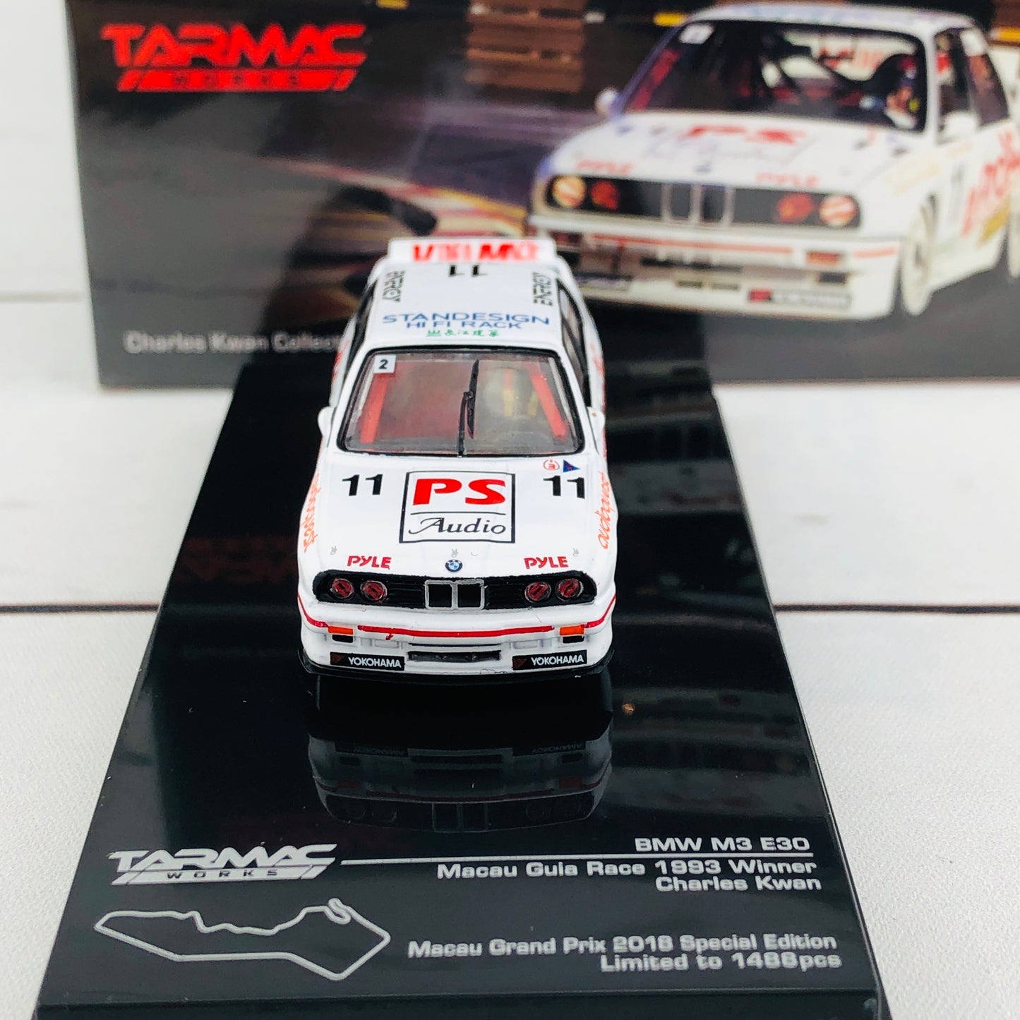Tarmac Works 1/64 BMW M3 E30 Macau Guia Cup Race 1993 Winner Charles Kwan T64-009-93MAC