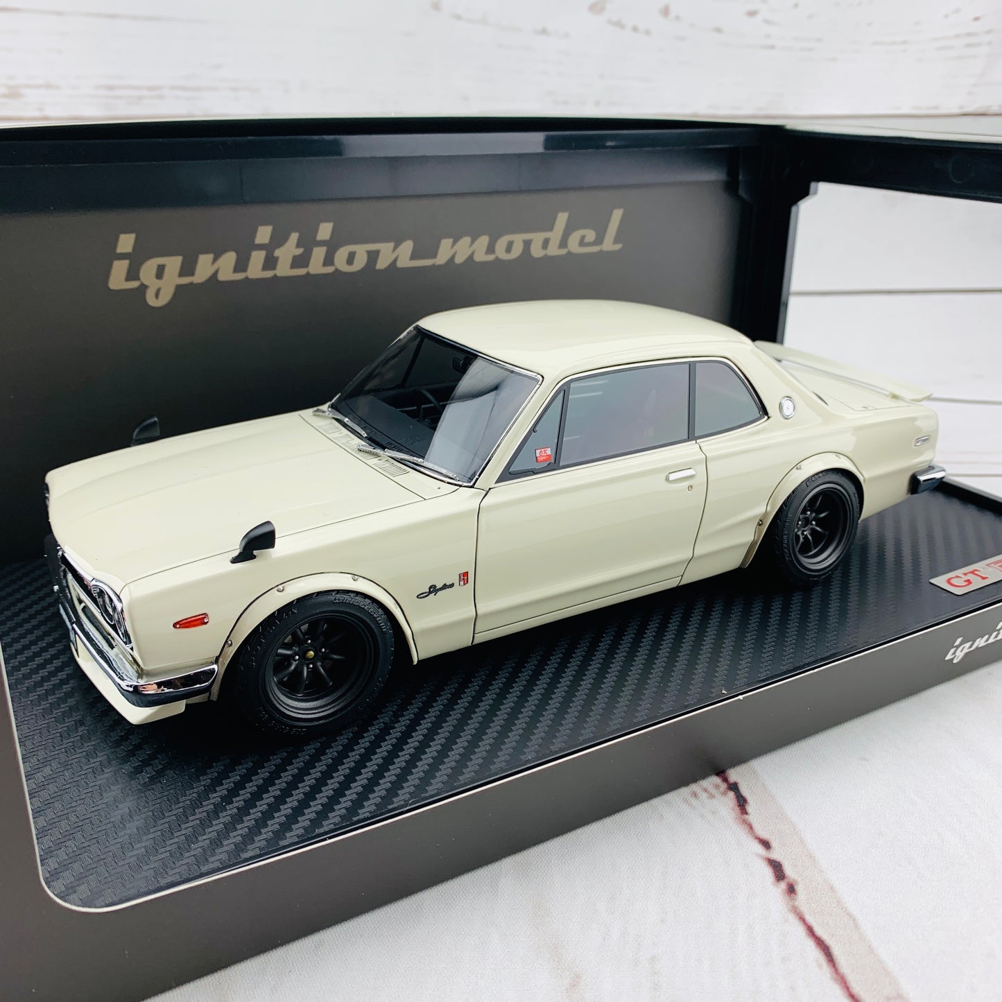 Ignition Model 1/18 Nissan Skyline 2000 GTR KPGC10 White IG1787