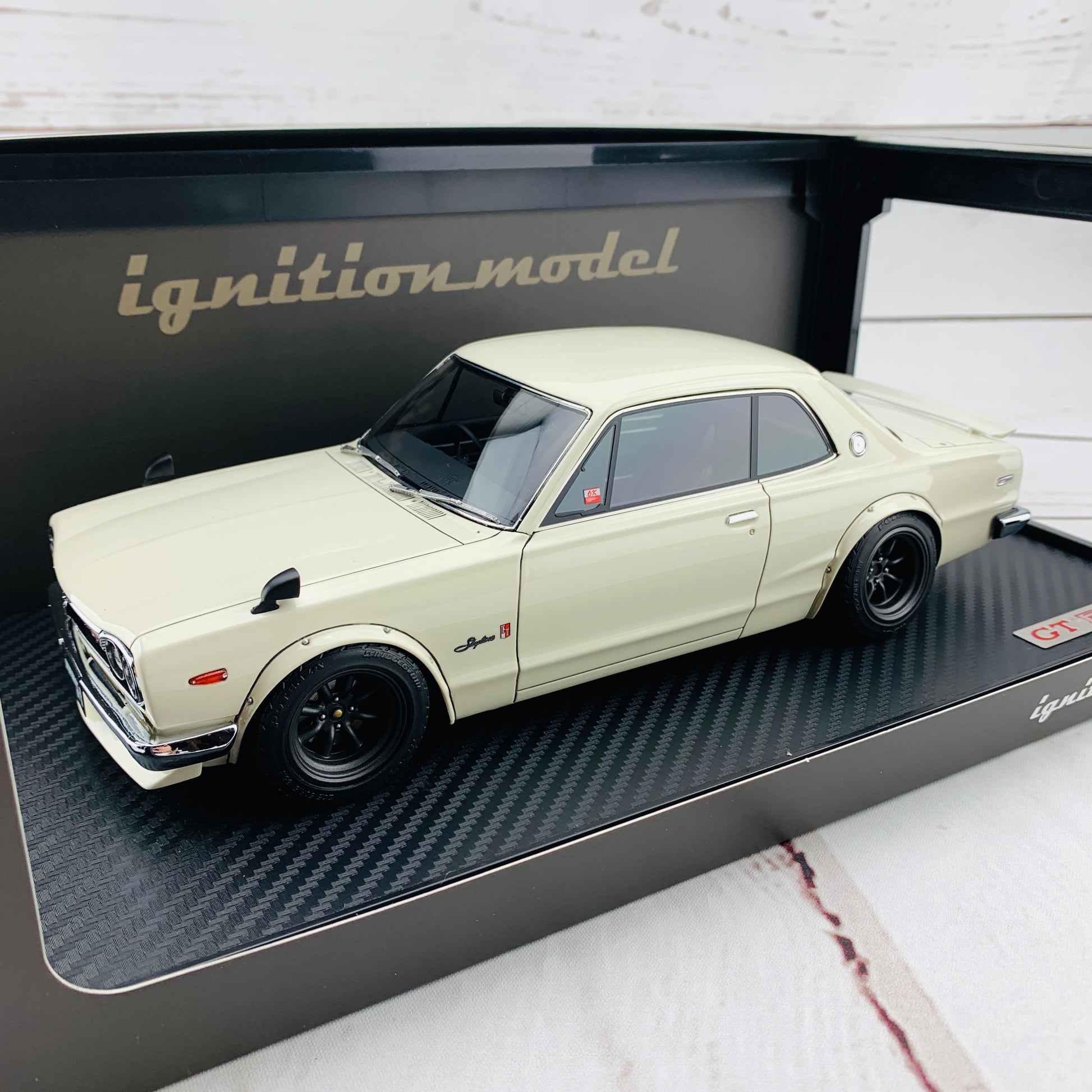 Ignition Model 1/18 Nissan Skyline 2000 GTR KPGC10 White IG1787
