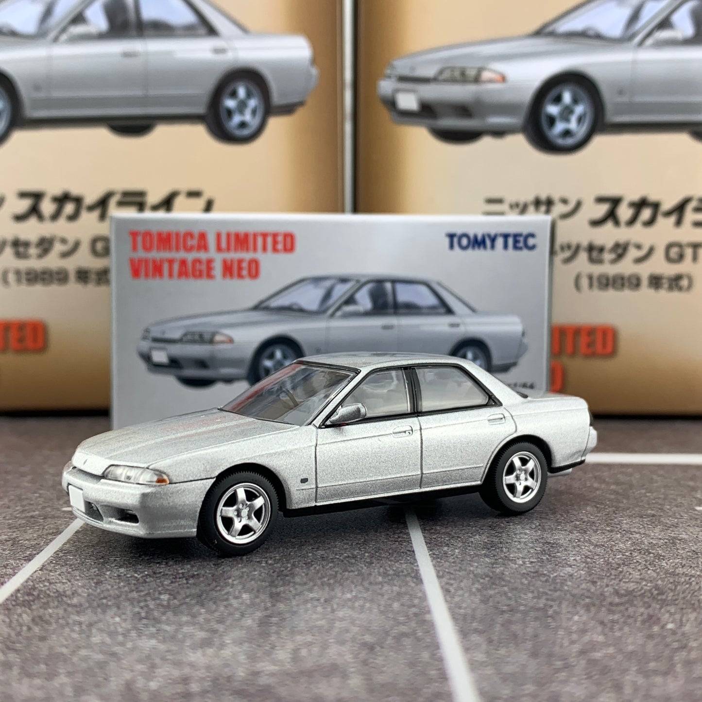 Tomica Limited Vintage Neo 1/64 The Japanese car Era Vol. 15 Nissan Skyline GTS-t Type M (1989)