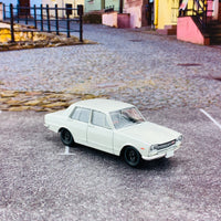 Tomica Limited Vintage 1/64 Nissan Skyline 2000GT-R White LV-176b