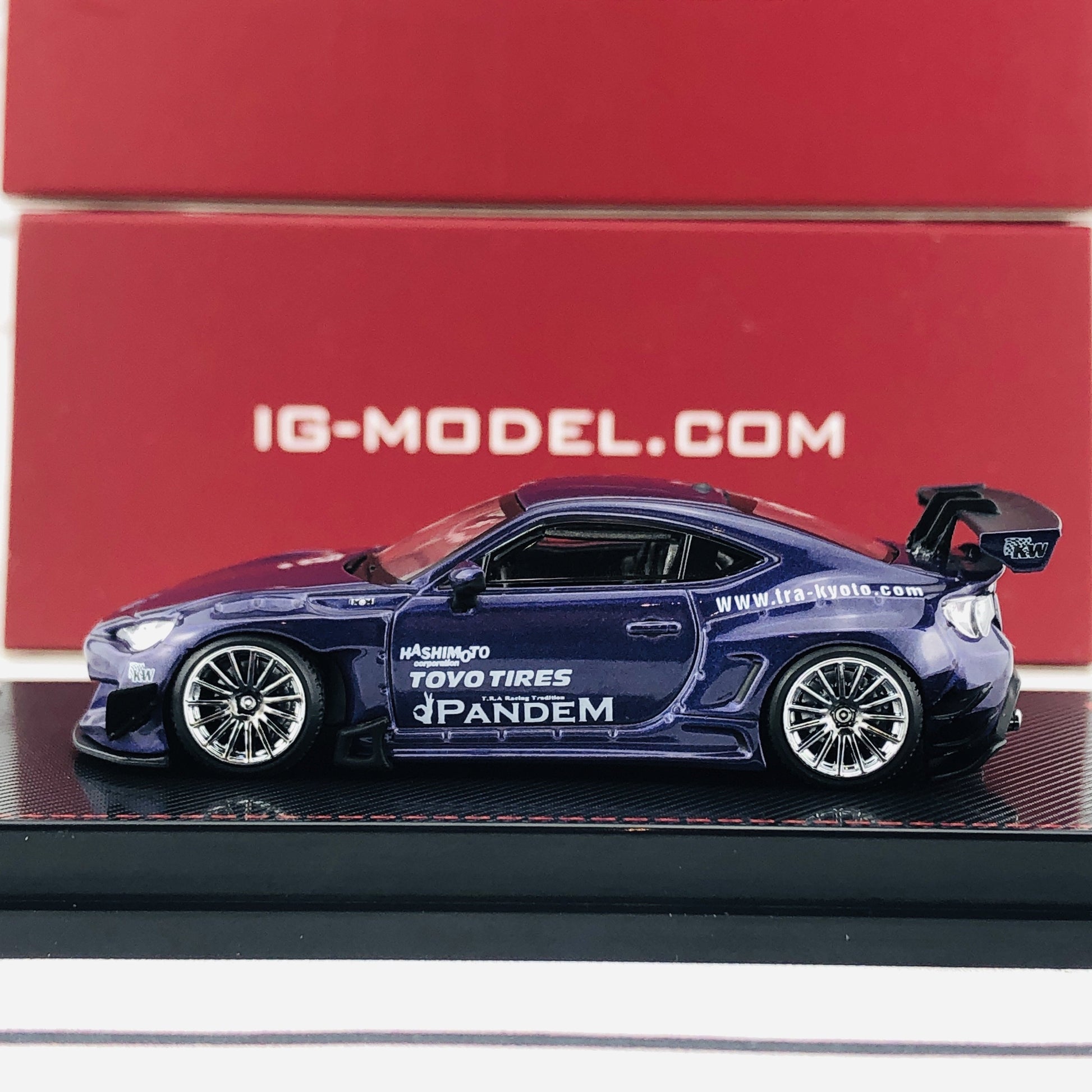 Ignition Model 1/64 Pandem Toyota 86 V3 Purple Metallic 1755