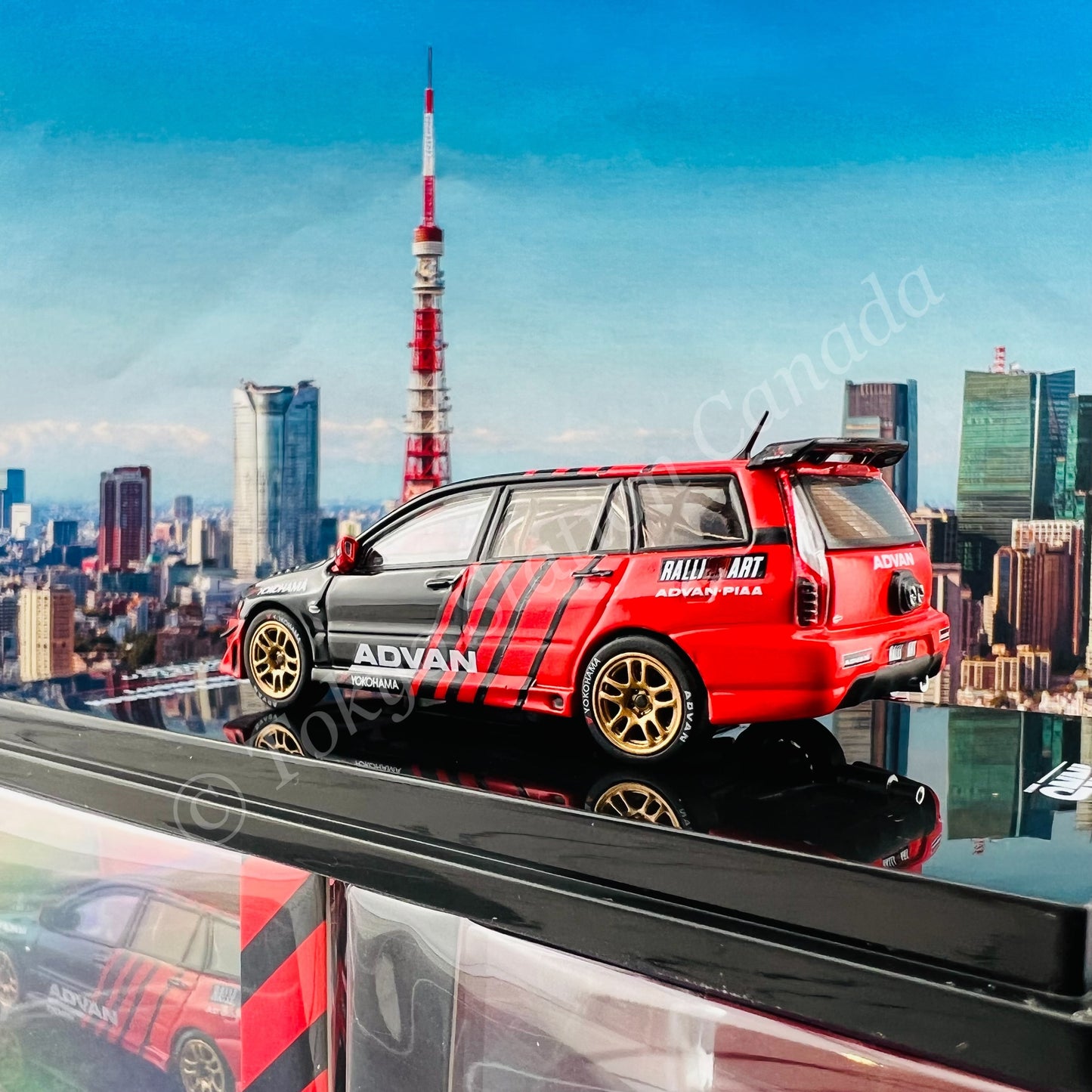 INNO64 1/64 MITSUBISHI LANCER EVOLUTION IX Wagon "ADVAN" Livery With Race Car Interior IN64-EVO9W-ADRA