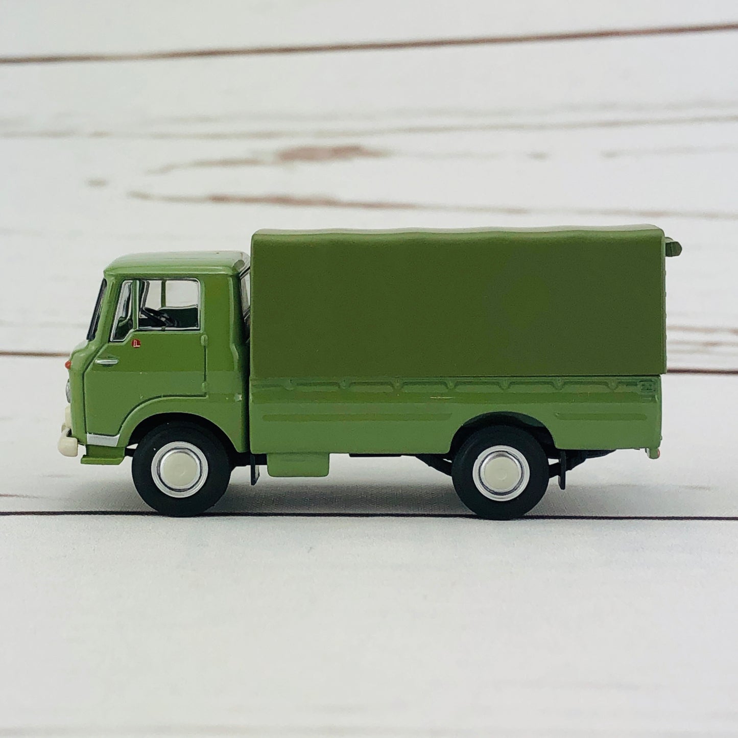Tomica Limited Vintage Isuzu Elf GREEN LV-178a