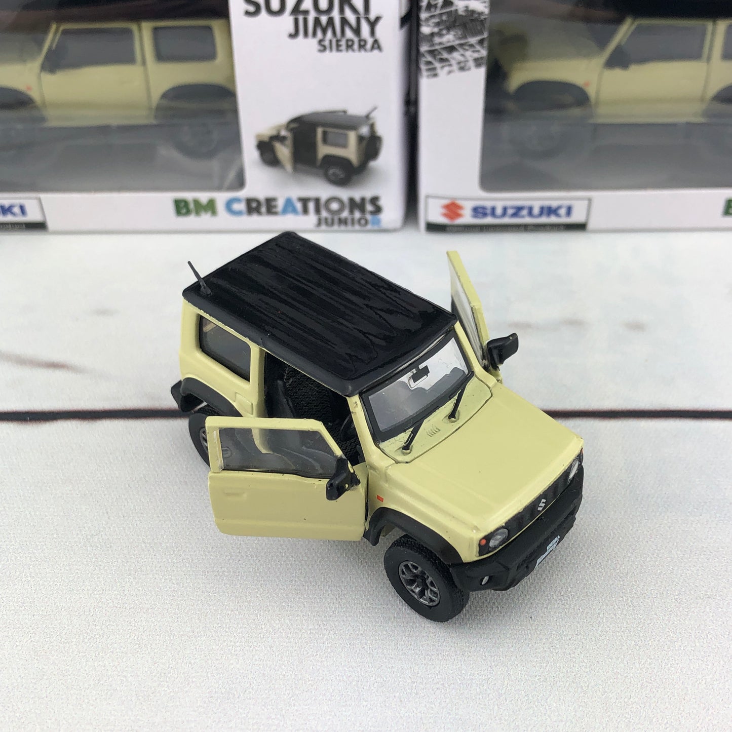 BM Creations 1/64 Suzuki Jimny Sierra (JB74) RHD - Chiffon Ivory Metallic/Bluish Black Pearl 3 Top 64B0001