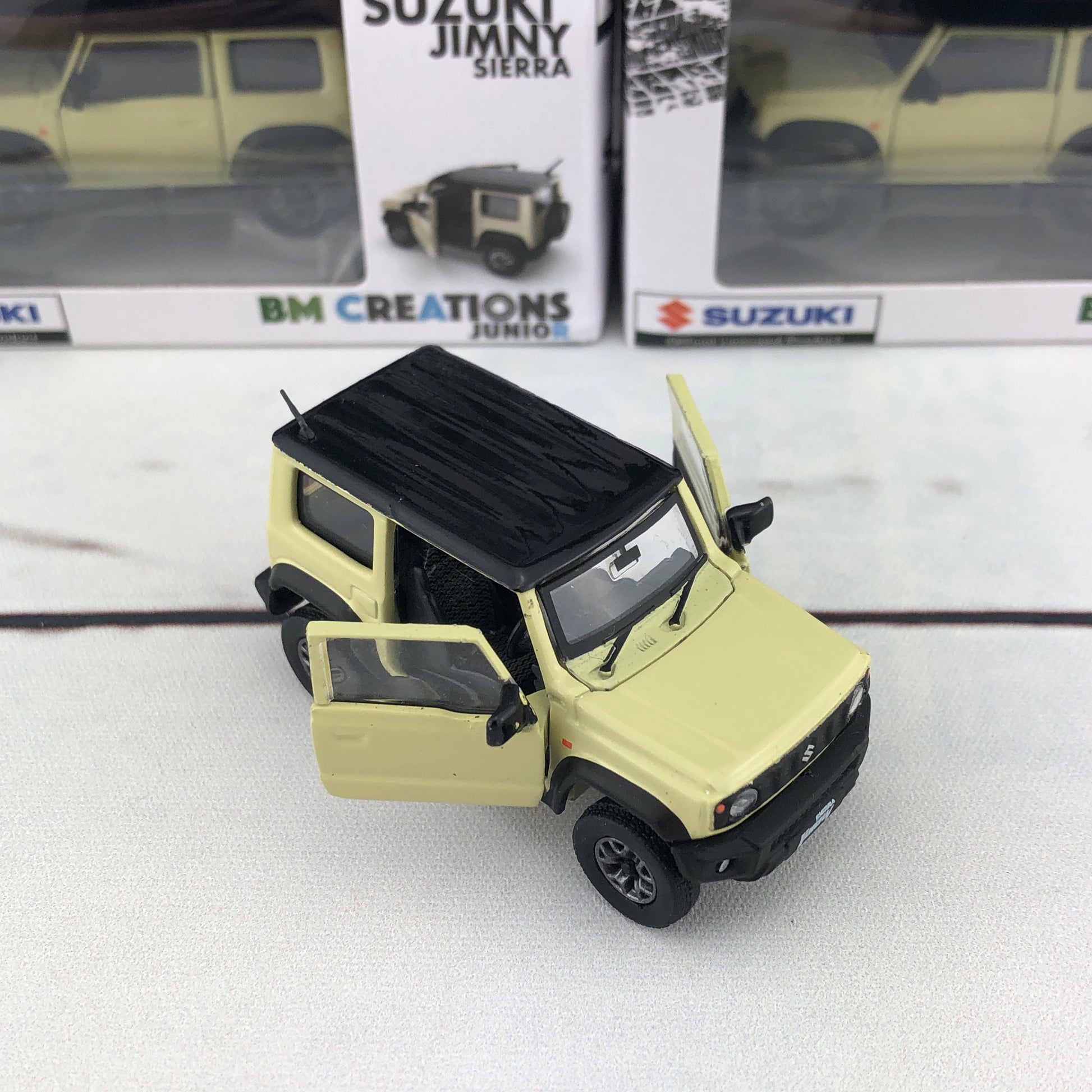 BM Creations 1/64 Suzuki Jimny Sierra (JB74) RHD - Chiffon Ivory Metallic/Bluish Black Pearl 3 Top 64B0001