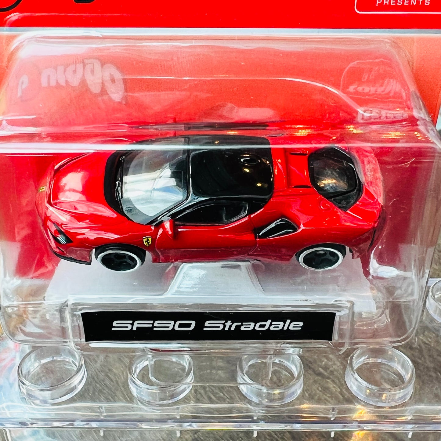 TOMICA Presents Bburago 3 inch Ferrari SF90 Stradale