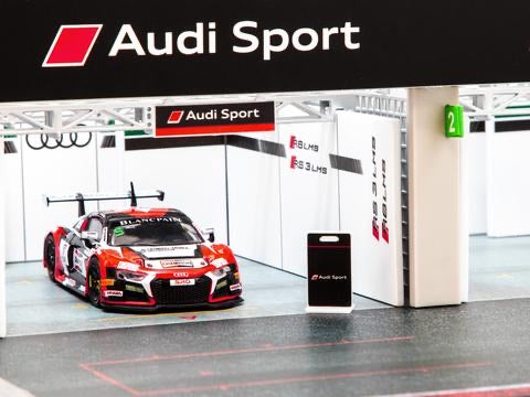 Tarmac Works 1/64 Pit Garage Diorama - Audi Sport - DIORAMA64 T64D-001-AS Includes T64-007-18BGTA5 Audi R8 LMS Blancpain GT Series Asia 2018 