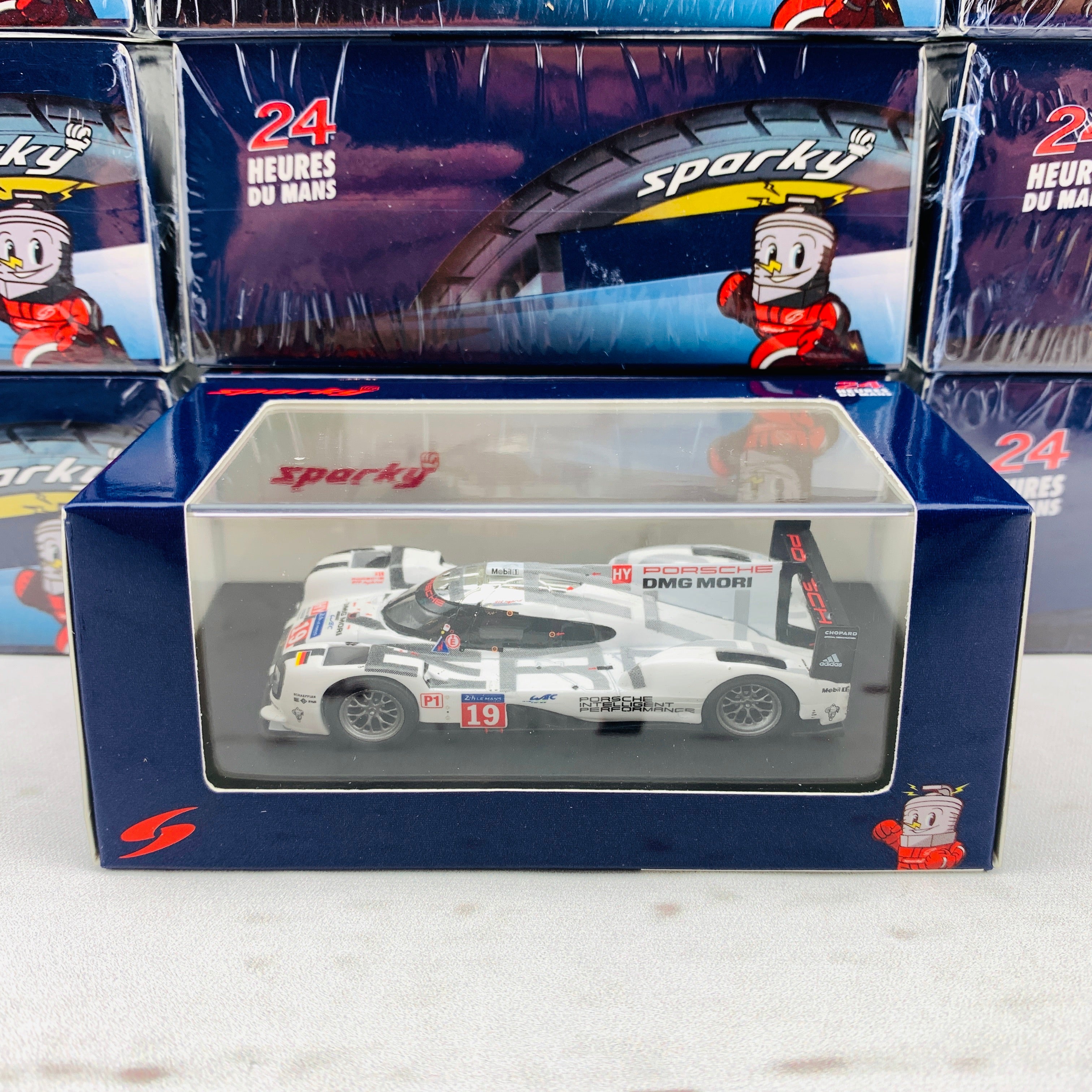 スパーク 1/64 Porsche 919 Hybrid No.19 Y094 Sparky 1/64 PORSCHE 919 HYBRID NO.19 PORSCHE TEAM WINNER 24H LE