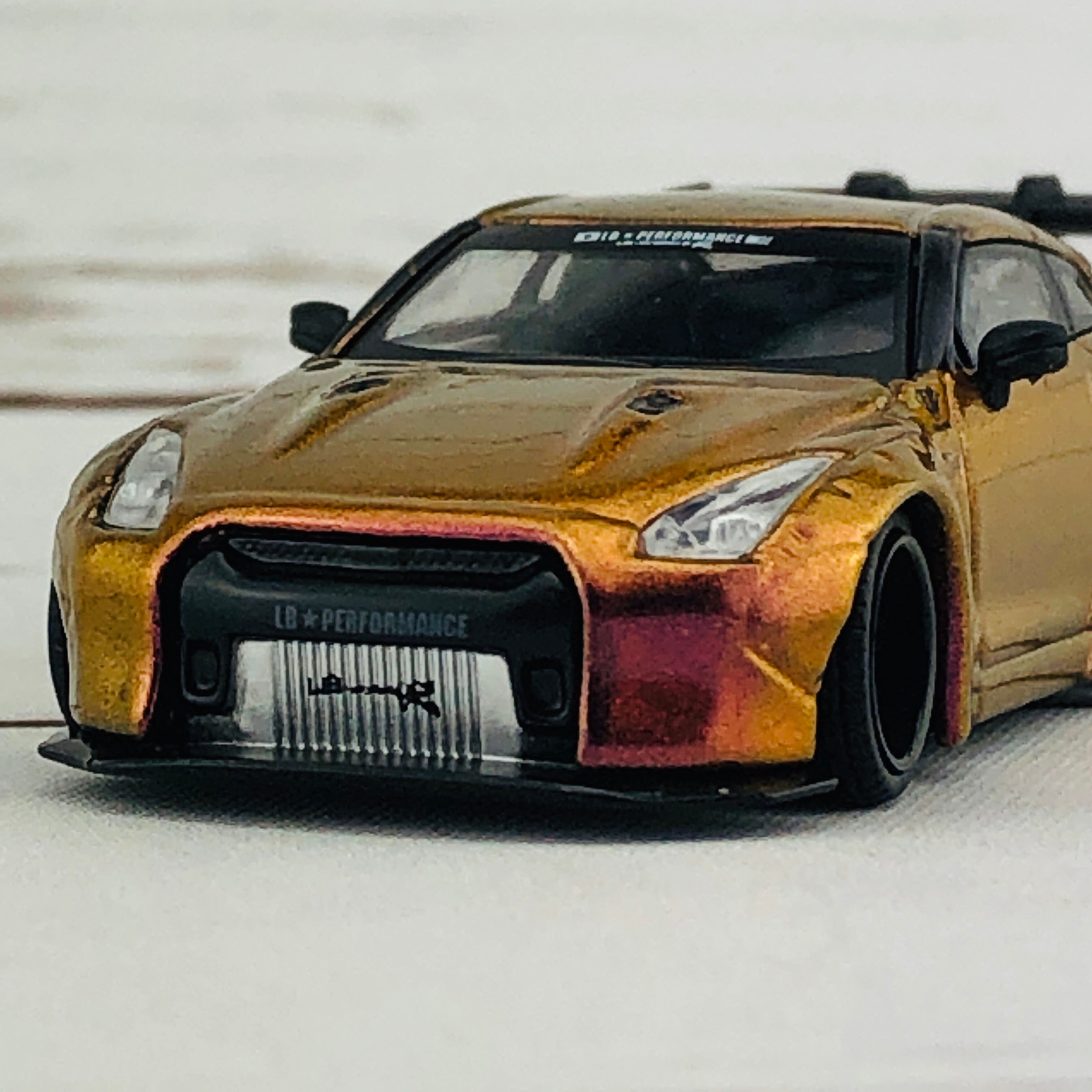 MINI GT LIBERTYWALK LB☆WORKS Nissan GTR (R35) Magic Bronze RHD