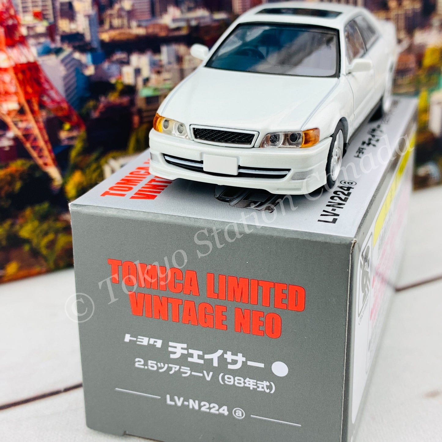 Tomytec Tomica Limited Vintage Neo 1/64 Toyota Chaser 2.5 Tourer V (White) LV-N224a