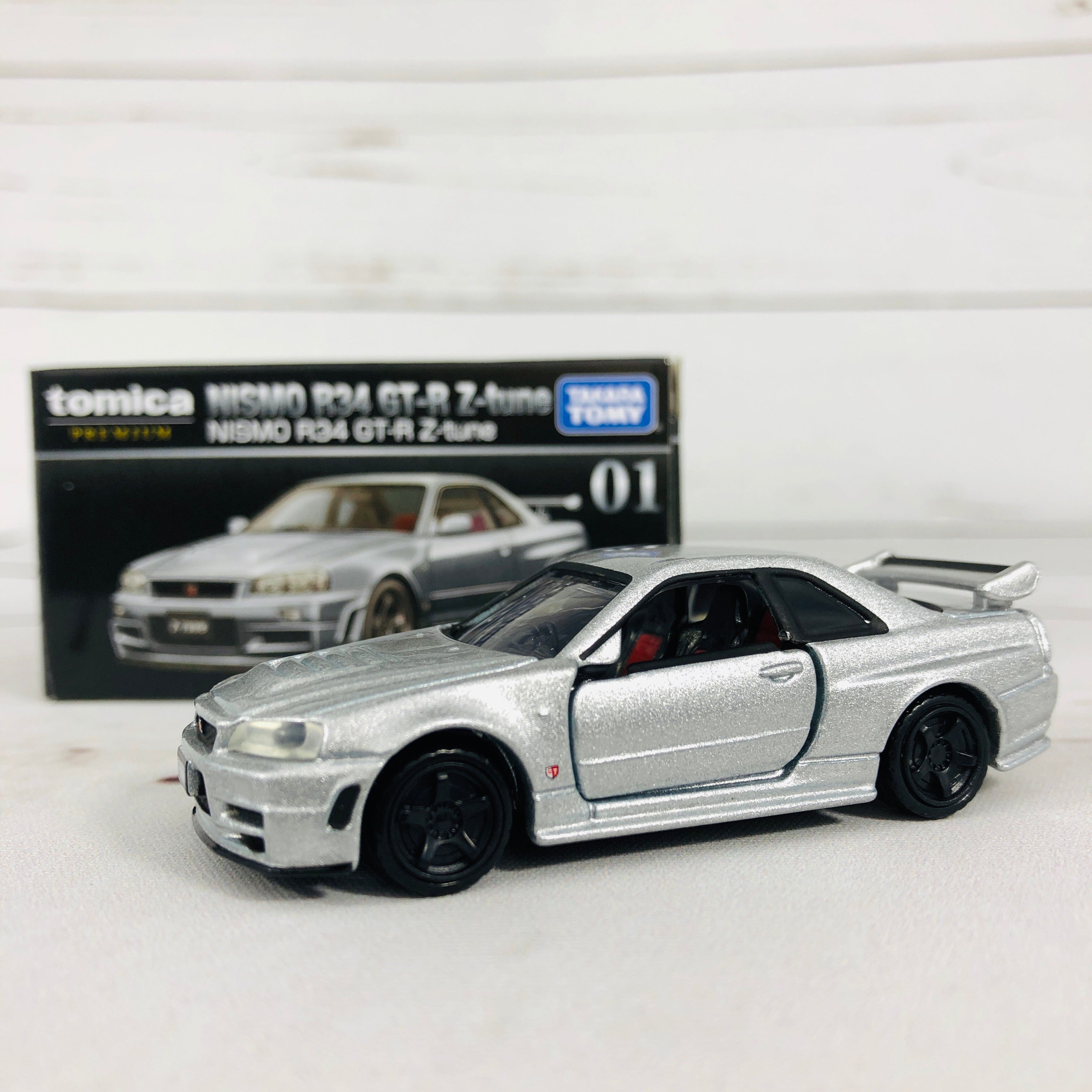 Tomica Premium No.01 NISMO R34 GTR Z-tune – Tokyo Station