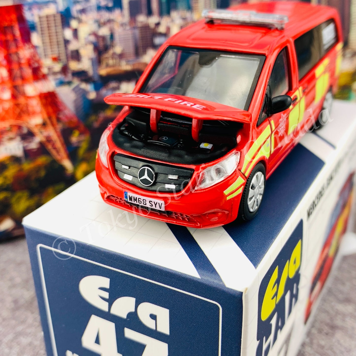 ERA CAR 1/64 Mercedes-Benz Vito UK Fire Command Vehicle MB20VITRN47