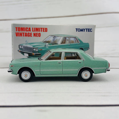 Tomica Limited Vintage 1/64 Nissan Laurel 2000SGL-E (1979) LV-N159a