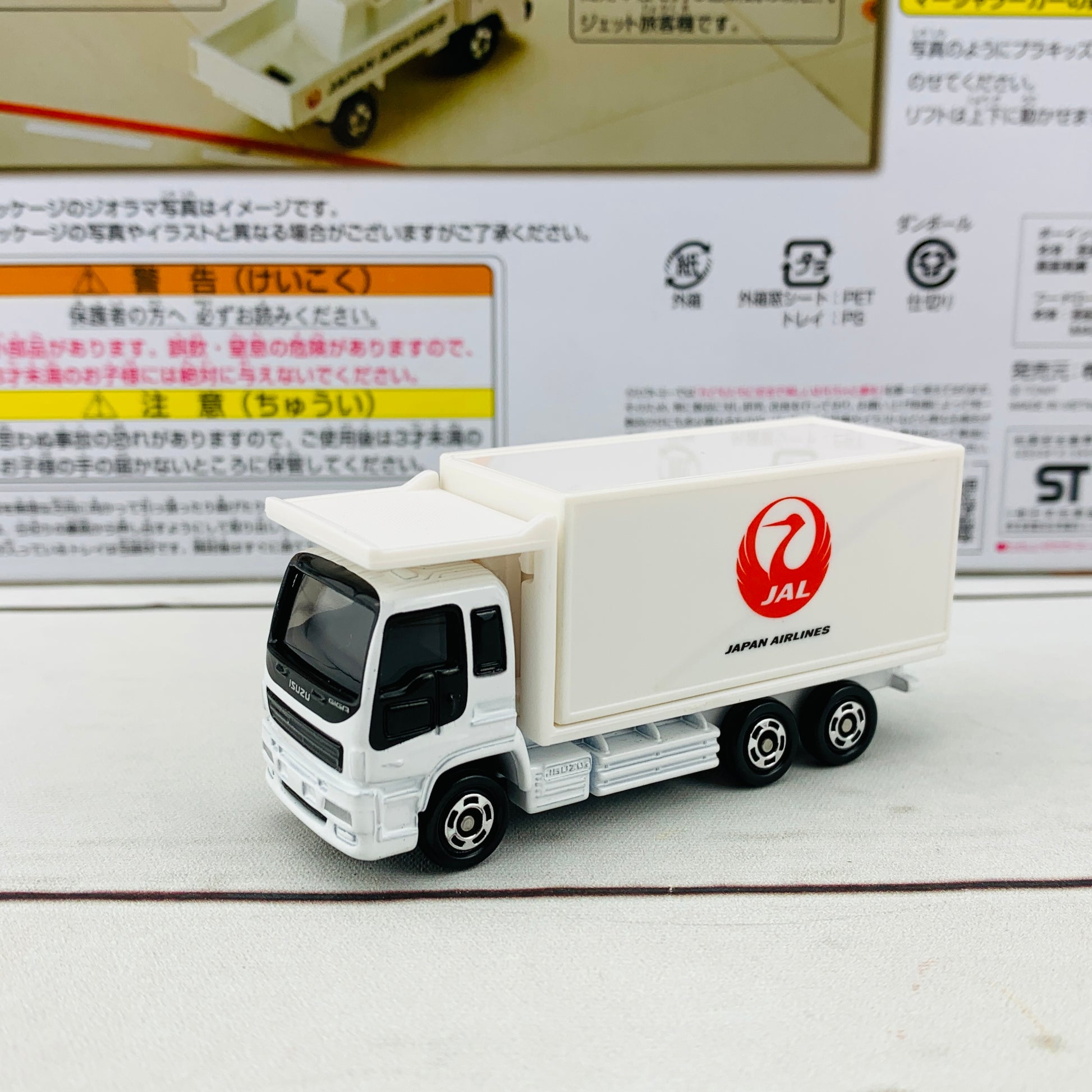 TAKARA TOMY Japan Airlines 787 Airport Set