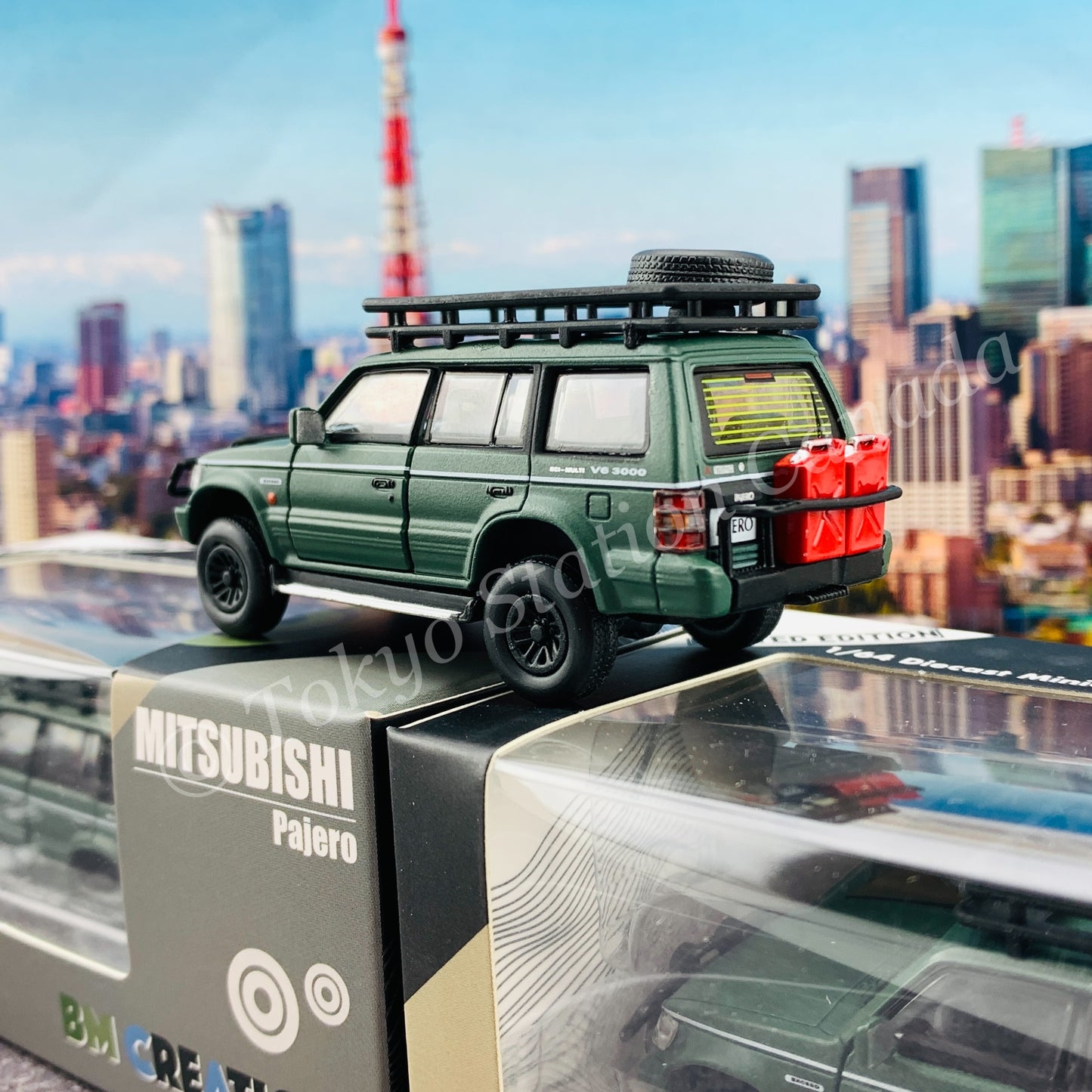 BM CREATIONS JUNIOR 1/64 Mitsubishi Pajero 2nd Generation JUNGLE PACK Matt Green LHD 64B0045