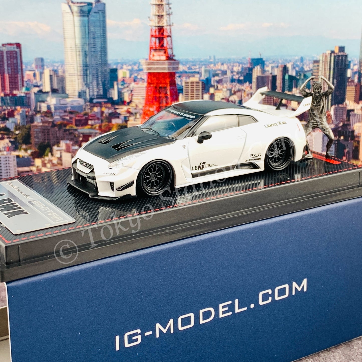 Ignition Model 1/64 LB-Silhouette WORKS GT Nissan 35GT-RR Pearl White With Mr. Kato metal figurine IG2388