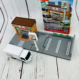 TOMICA WORLD Tomica Town 7-11 (with Tomica)