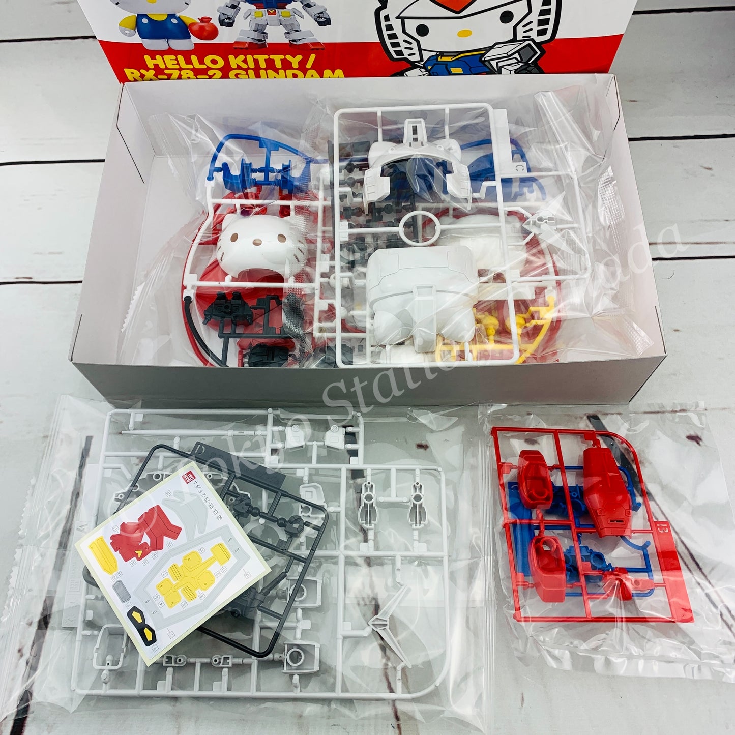 HELLO KITTY / RX-78-2 GUNDAM (SD EX-STANDARD) GUNPLA Plastic Model Kit Made in Japan 4573102589248