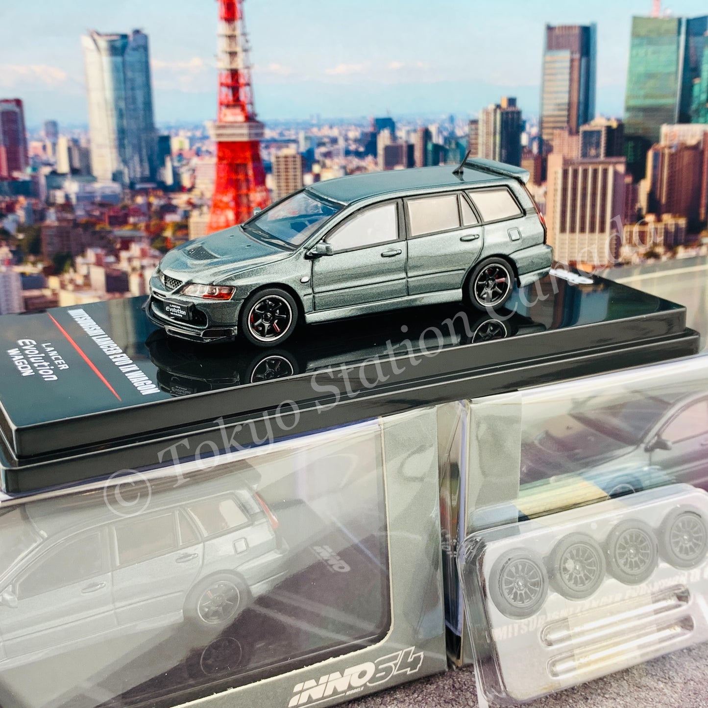 INNO64 1/64 MITSUBISHI LANCER EVOLUTION IX WAGON Medium Purplish Gray Mica With Extra Wheels and Extra decals IN64-EVO9W-PGM