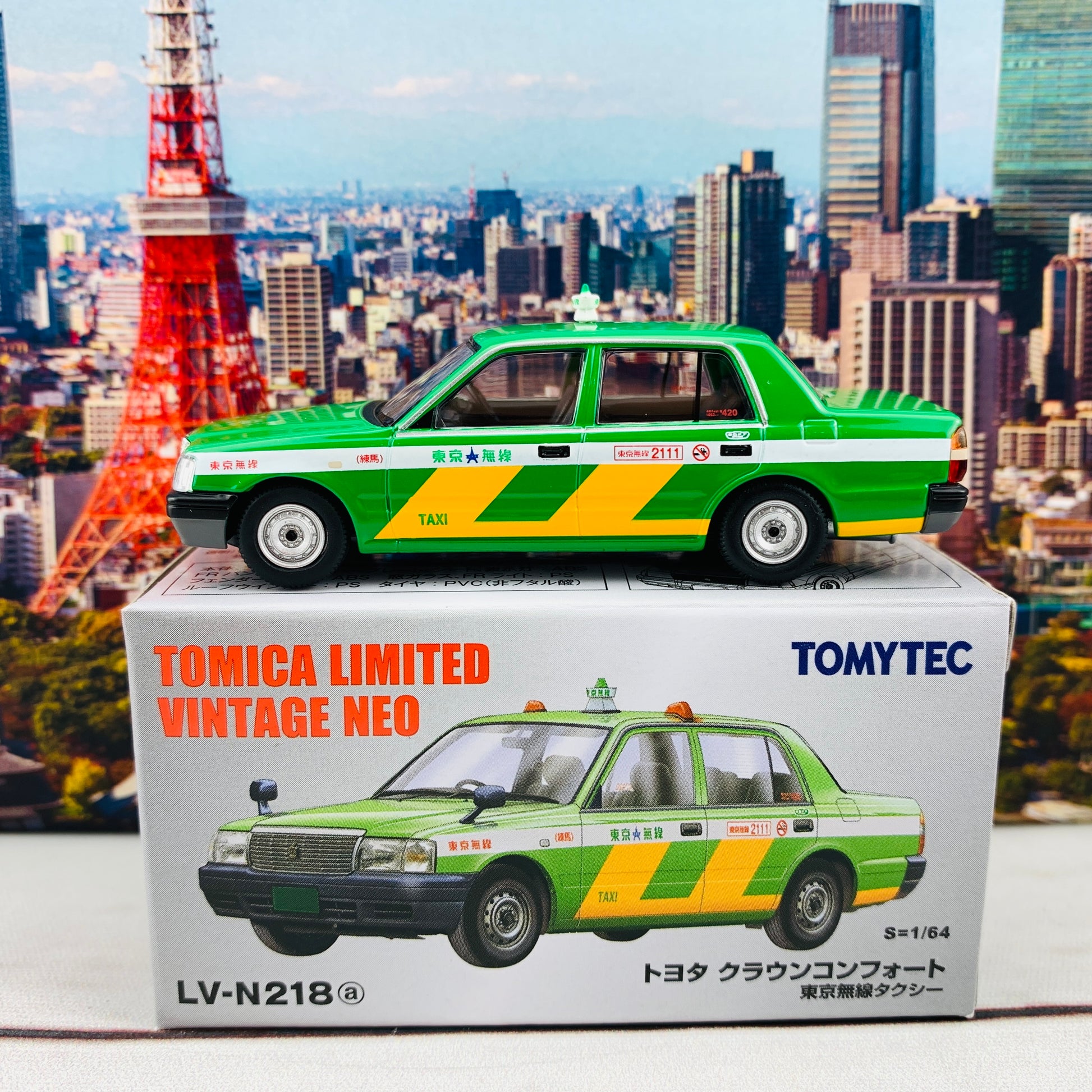 Tomytec Tomica Limited Vintage Neo 1/64 Toyota Crown Comfort Tokyo Radio Taxi (Green) 東京無線タクシー LV-N218a