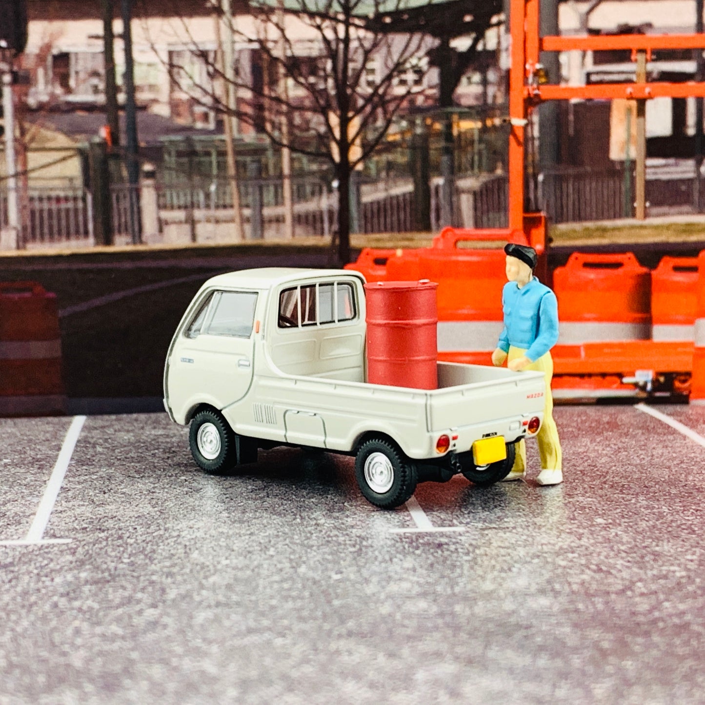 Tomytec Tomica Limited Vintage 1/64 Mazda Porter Cab one side open White LV-185b