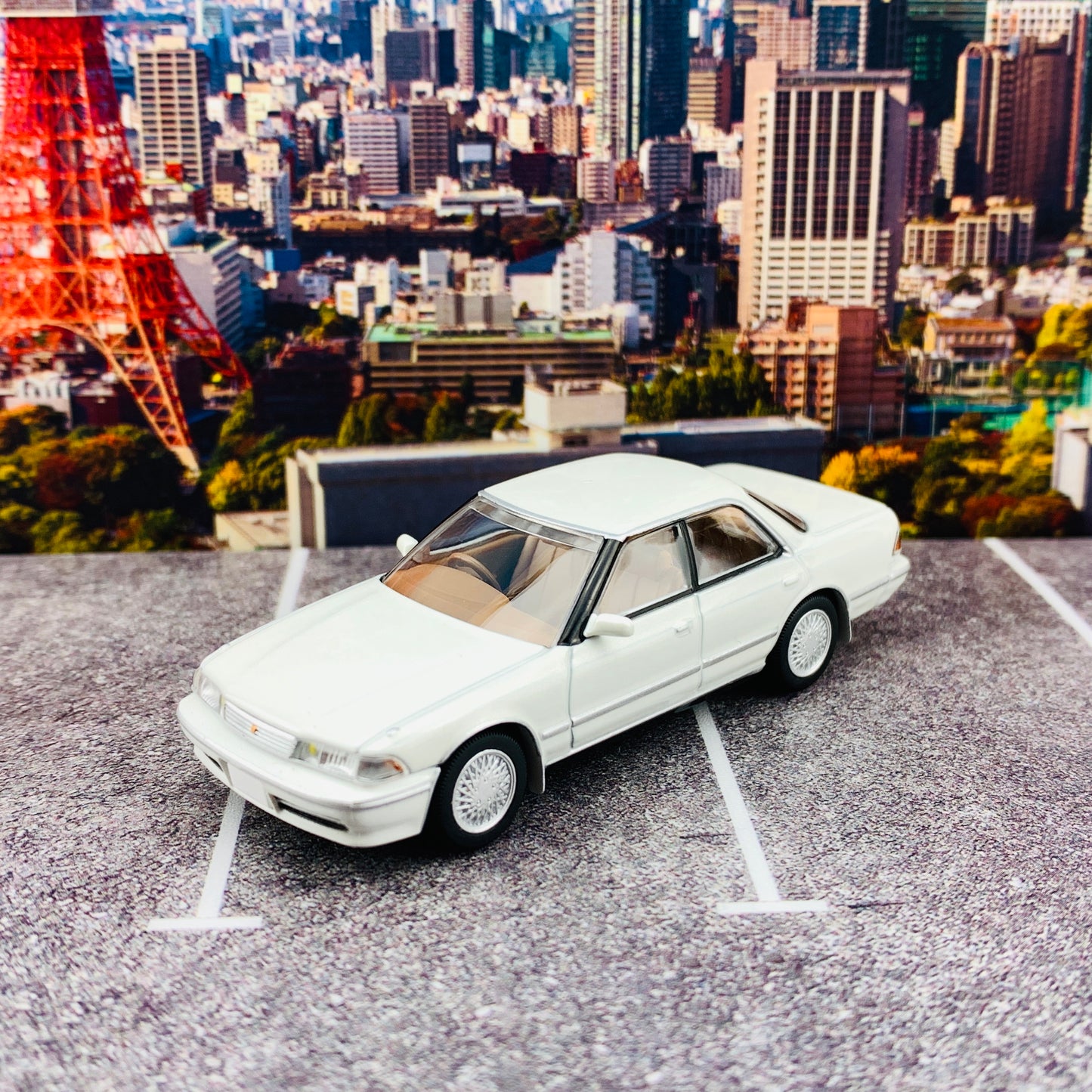 Tomytec Tomica Limited Vintage Neo 1/64 Toyota Mark II 2.5 Grand Limited (Pearl White) LV-N179d