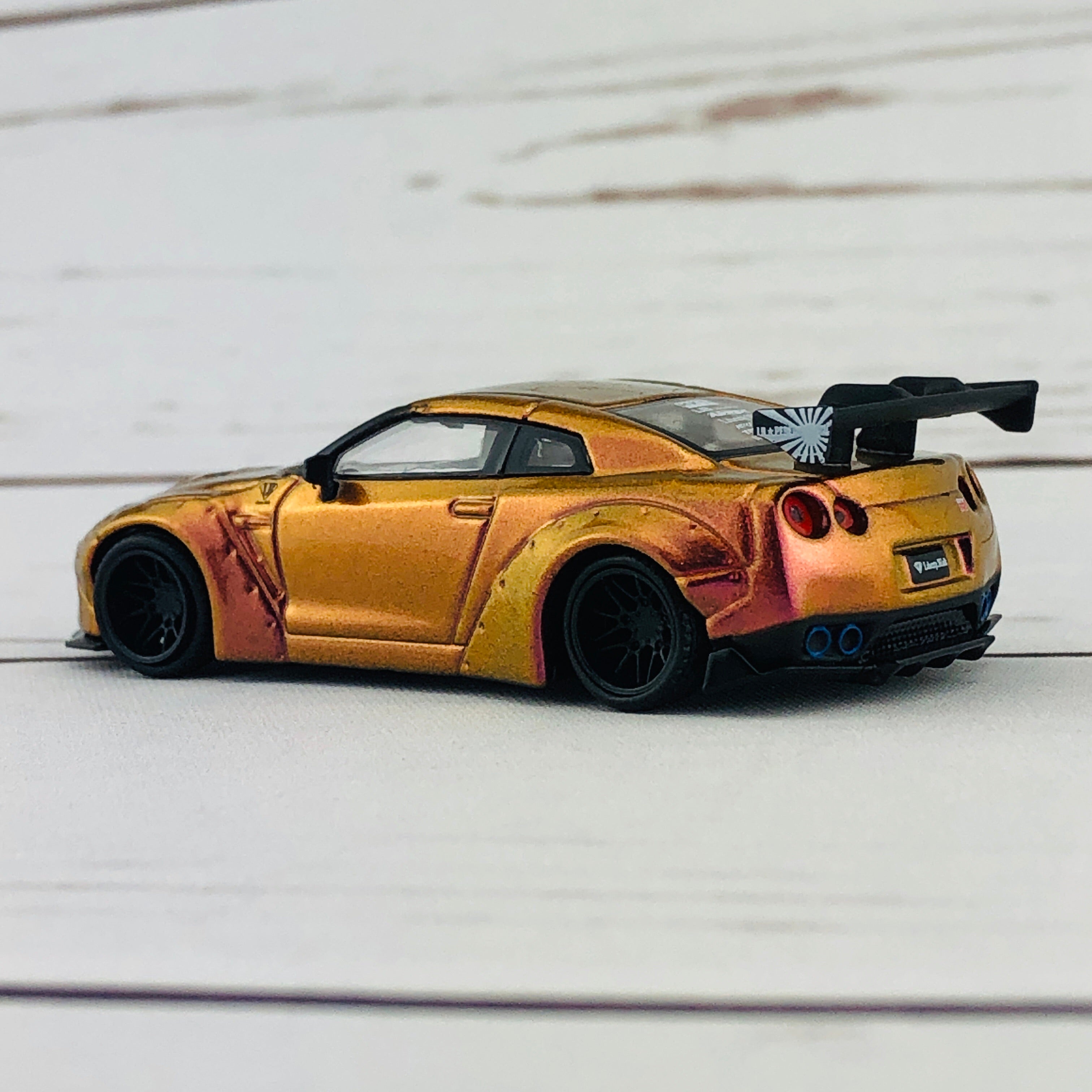 MINI GT LIBERTYWALK LB☆WORKS Nissan GTR (R35) Magic Bronze RHD