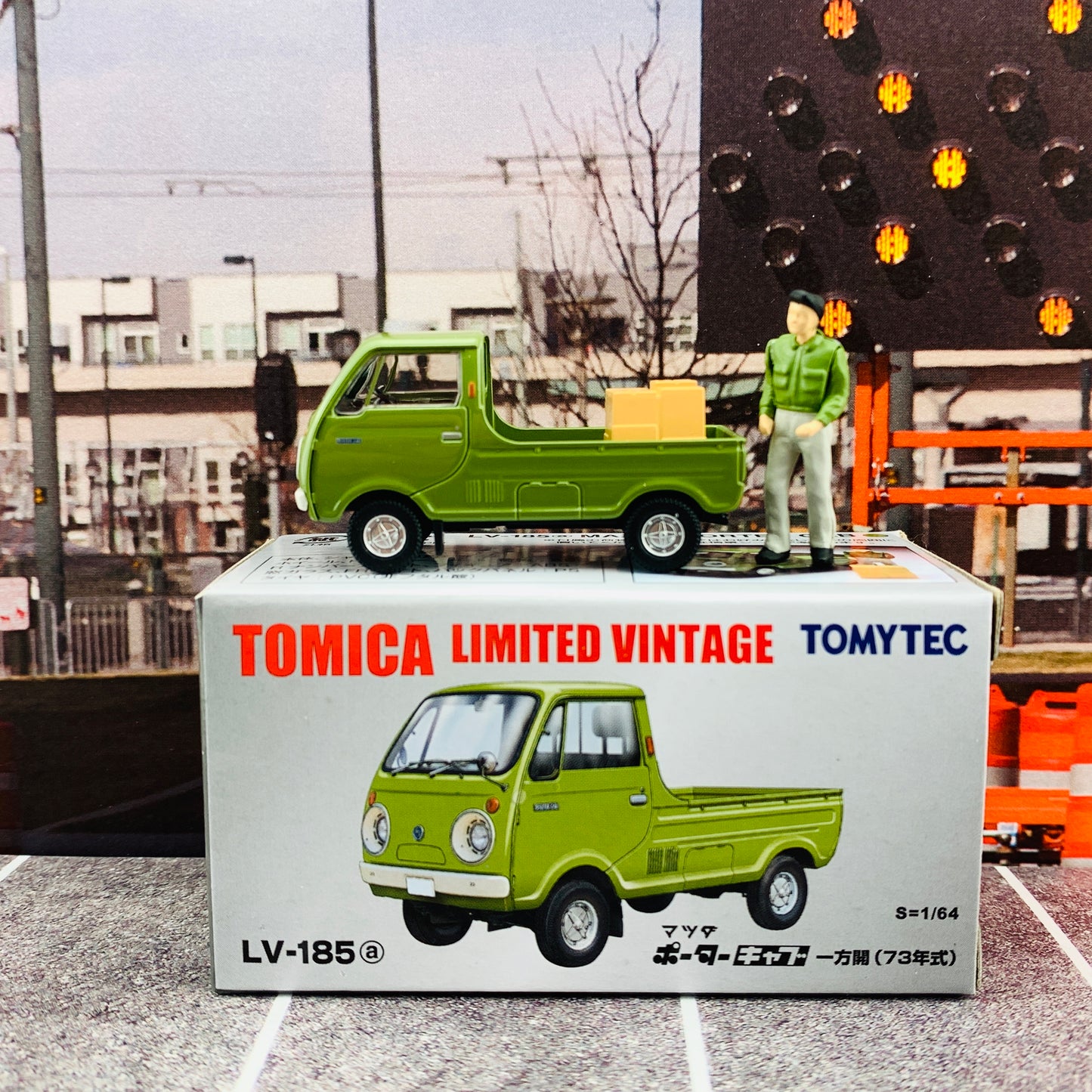 Tomytec Tomica Limited Vintage 1/64 Mazda Porter Cab one side open Green LV-185a