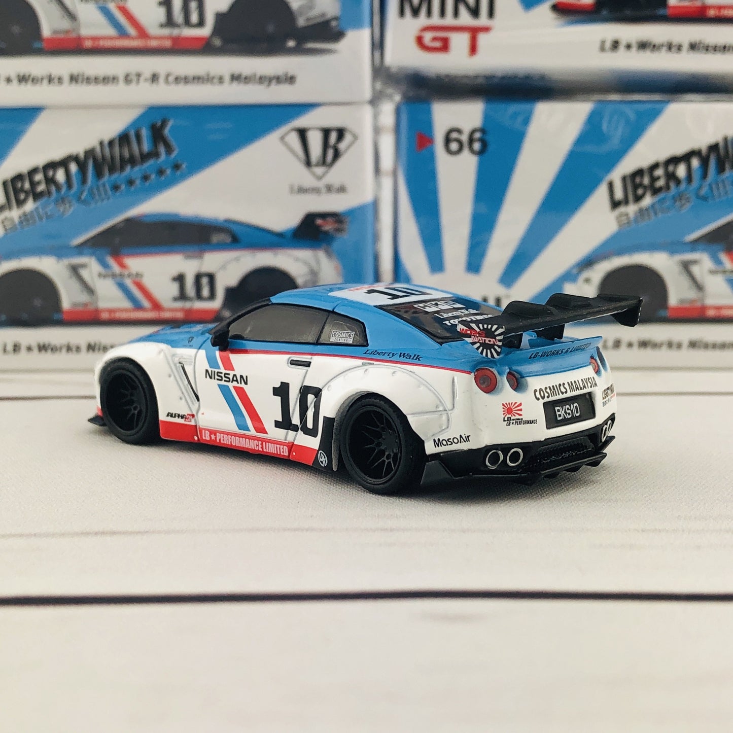 MINI GT LIBERTYWALK LB★WORKS Nissan GTR (R35) Cosmics Malaysia RHD MGT00066-R