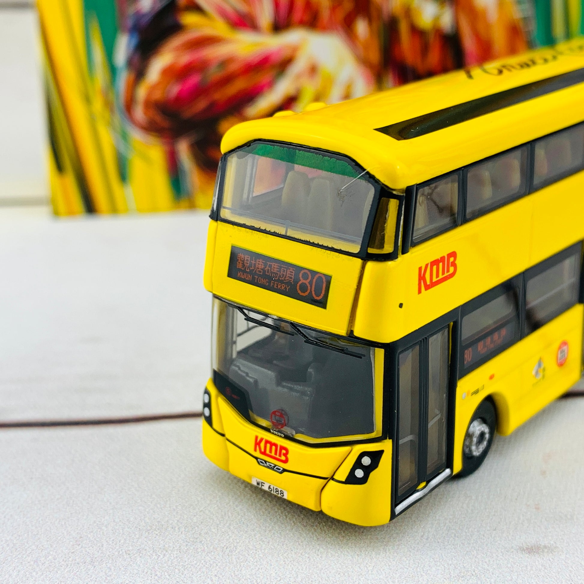 Tiny 微影 Bruce Lee KMB VOLVO B8L Wright Bruce Lee (Bruce Lee 80th Anniversary) KMB2020086
