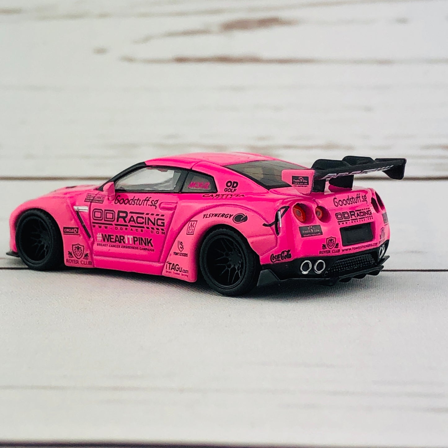 MINI GT LIBERTYWALK LB★WORKS Nissan GTR (R35) "WearItPink" Breast Cancer Awareness RHD MGT00054-R