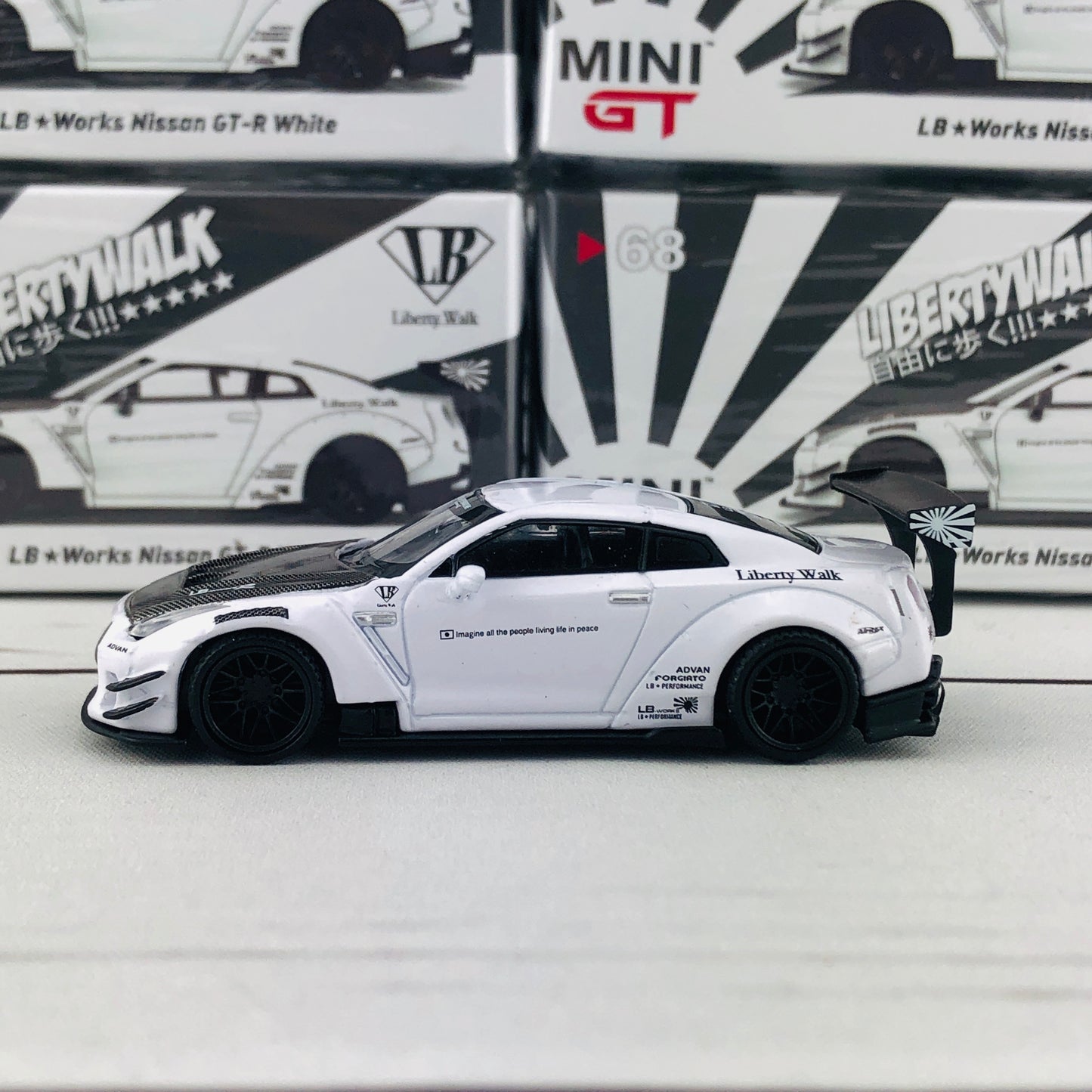 MINI GT 1/64 LB★WORKS Nissan GT-R R35 Type 2 Rear Wing ver 3 White RHD MGT00068-R