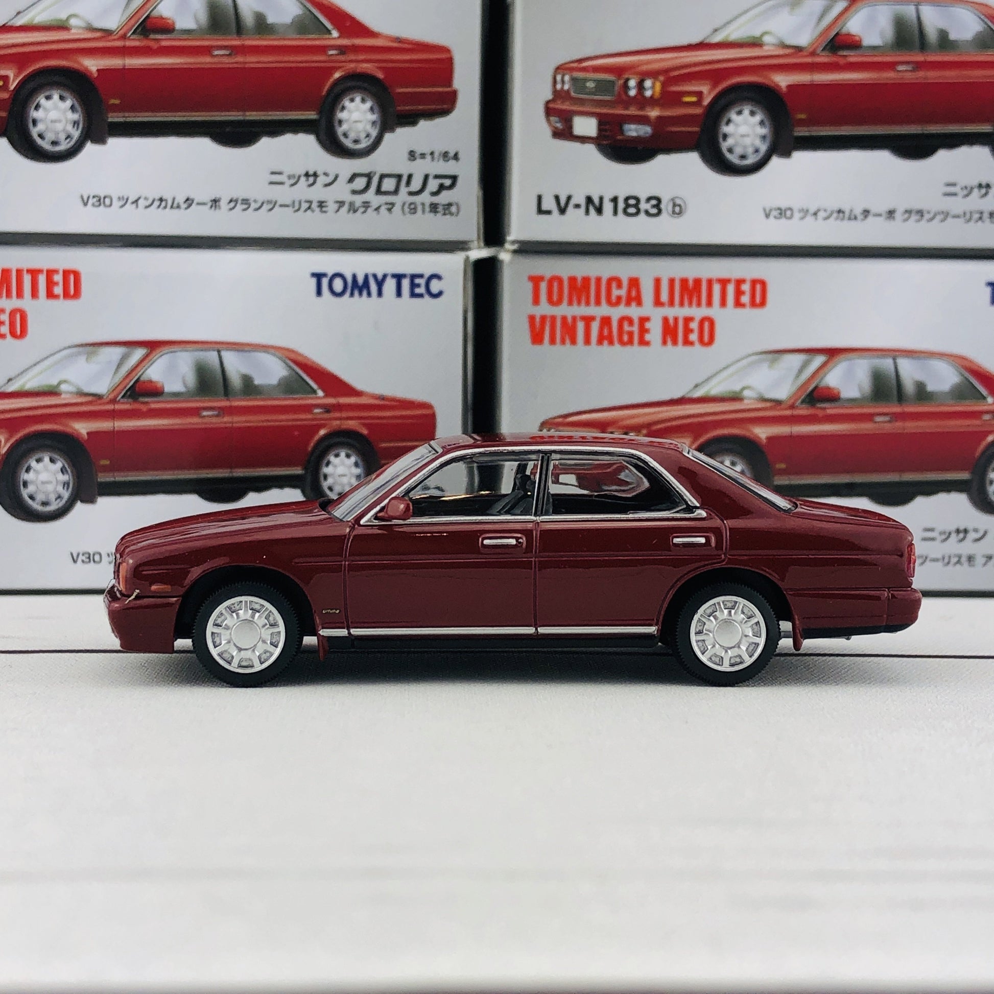 Tomica Limited Vintage 1/64 Nissan Gloria Gran Turismo Ultima (1991) LV-N183b