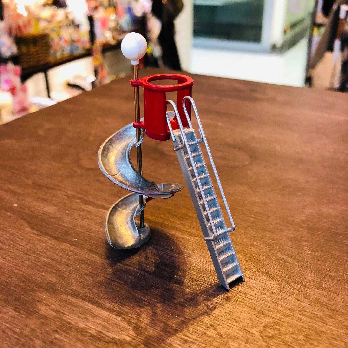 Tiny Traditional Slides Photo Stand Pg1 滑梯 (7-11 Project)