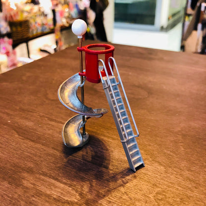 Tiny Traditional Slides Photo Stand Pg1 滑梯 (7-11 Project)