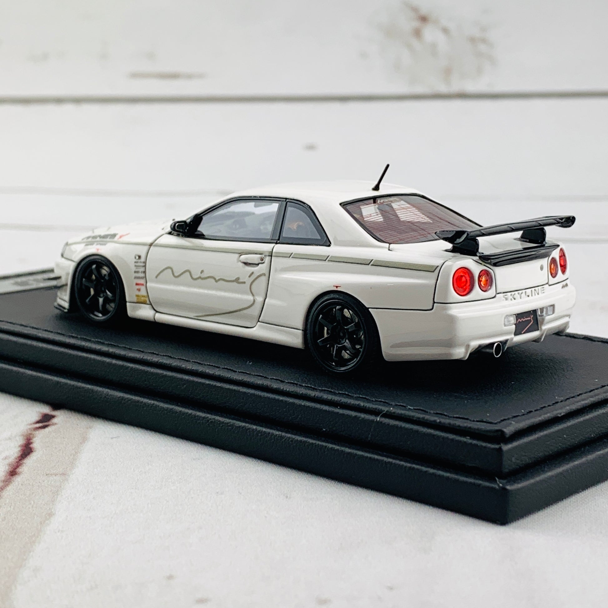 Ignition Model 1/43 Nissan Skyline GTR Mine's R34 White IG1812