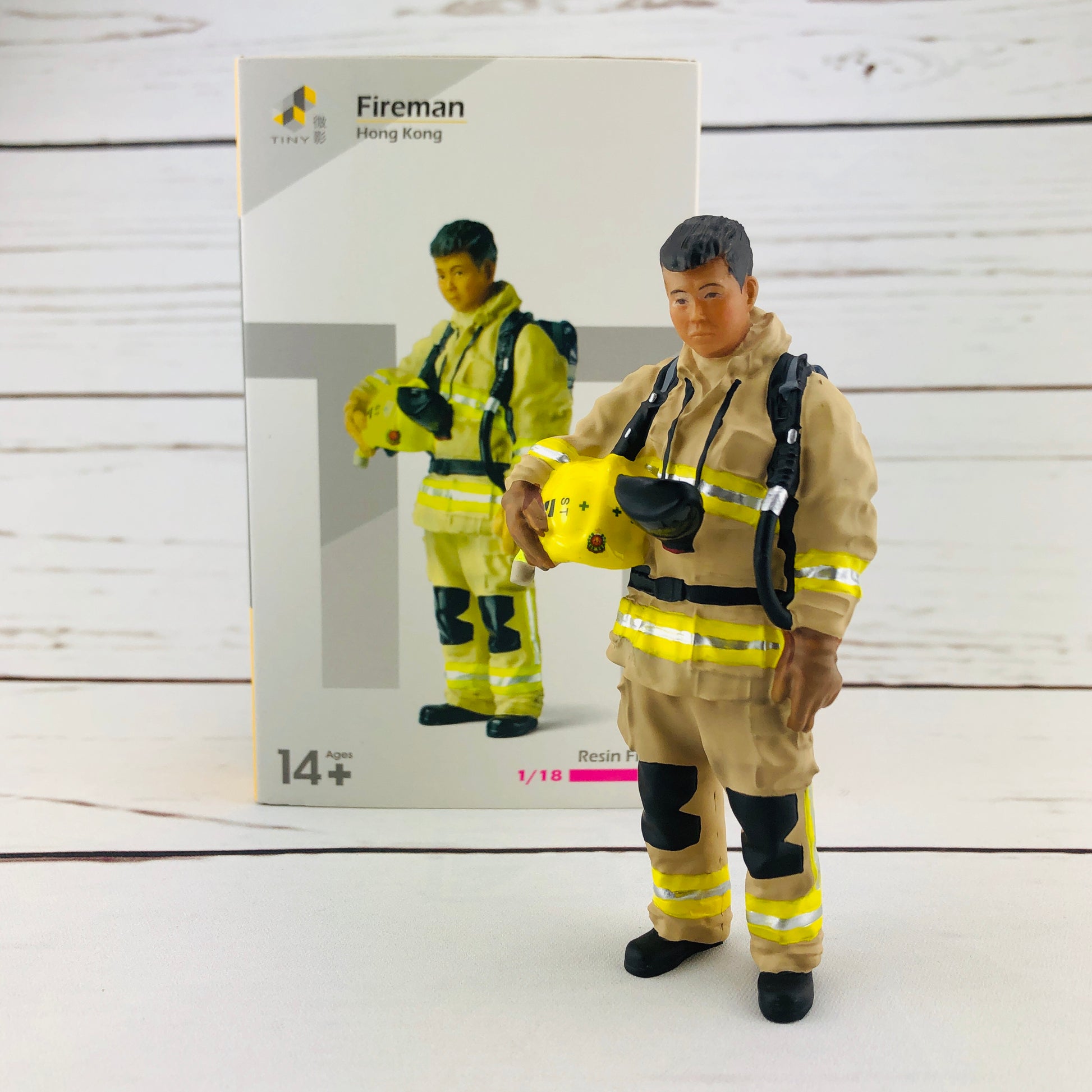 Tiny 1/18 Figure Fireman Hong Kong