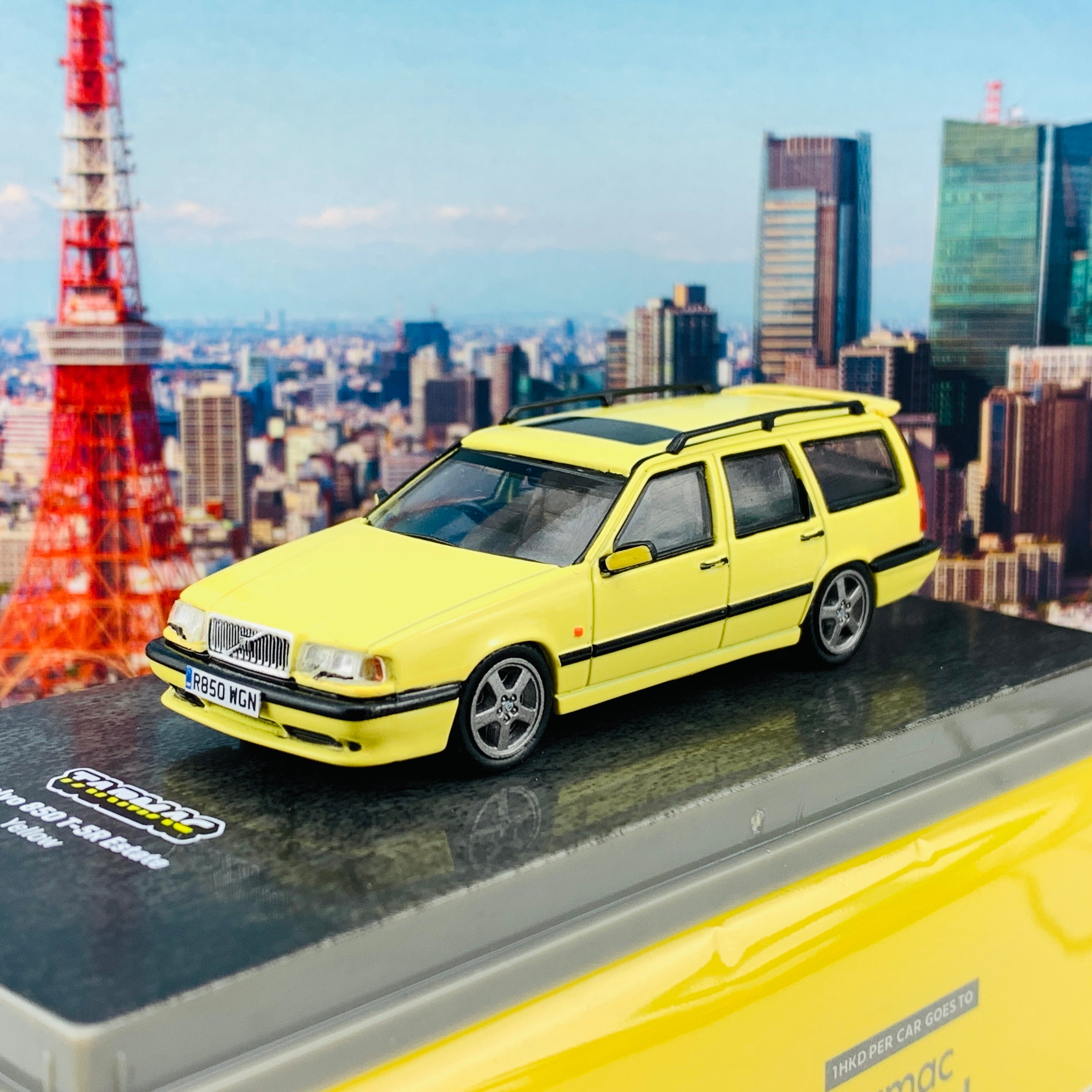 Tarmac Works 1/64 Road Collection Volvo 850 T-5R Estate Yellow
