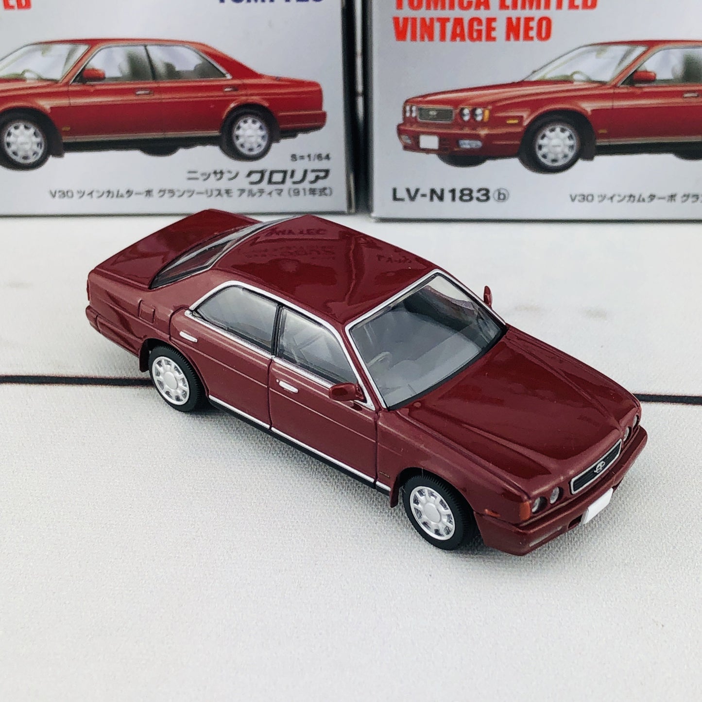 Tomica Limited Vintage 1/64 Nissan Gloria Gran Turismo Ultima (1991) LV-N183b