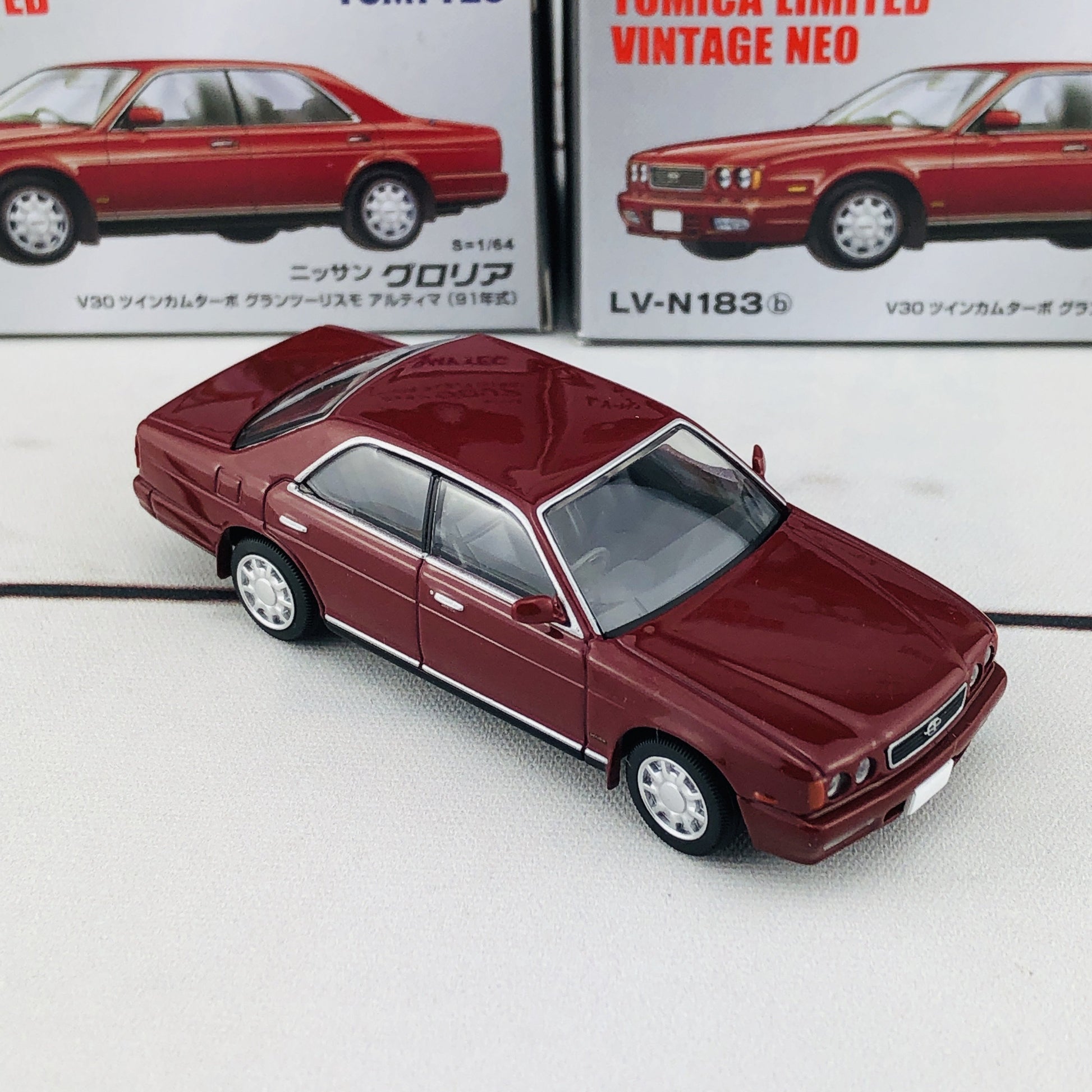Tomica Limited Vintage 1/64 Nissan Gloria Gran Turismo Ultima (1991) LV-N183b