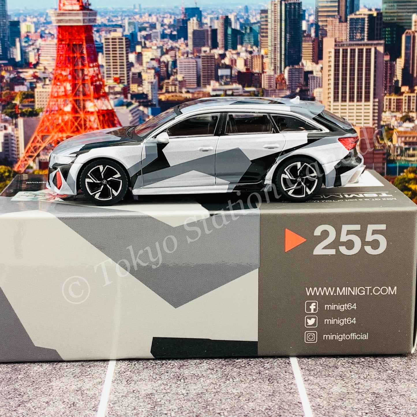 MINI GT 1/64 Audi RS 6 Avant  Silver Digital Camouflage CLDC Edition LHD MGT00255-L