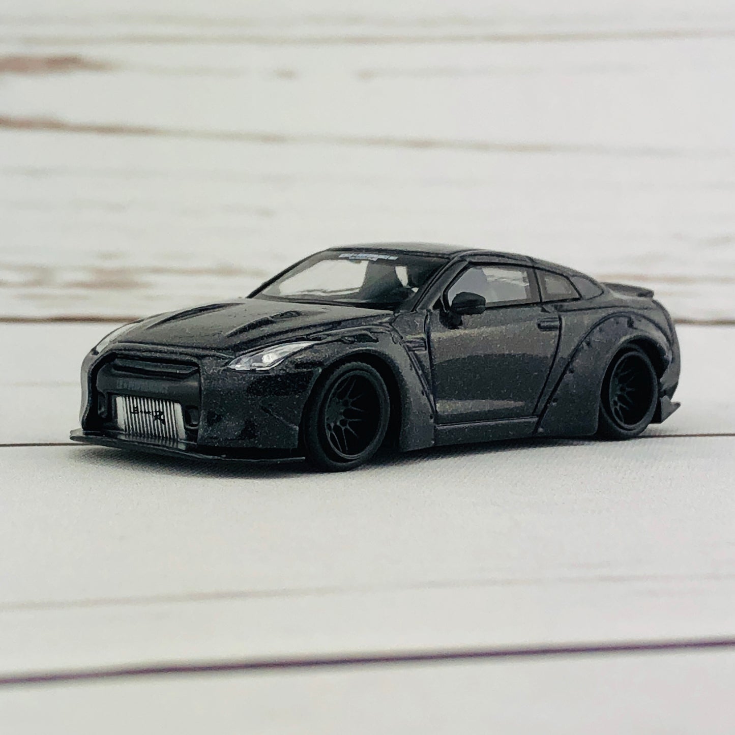 MINI GT LIBERTYWALK LB★WORKS Nissan GTR (R35) Magic Grey LHD MGT00035-L