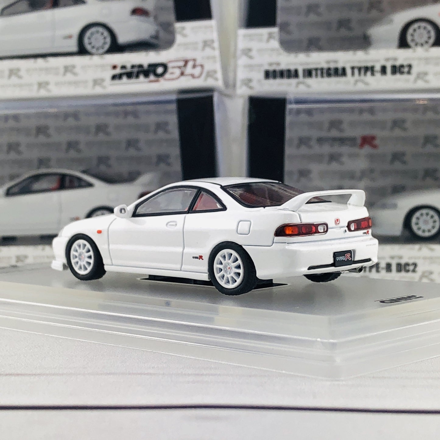 INNO64 1/64 Honda Integra Type-R DC2 White IN64-DC2-WHI