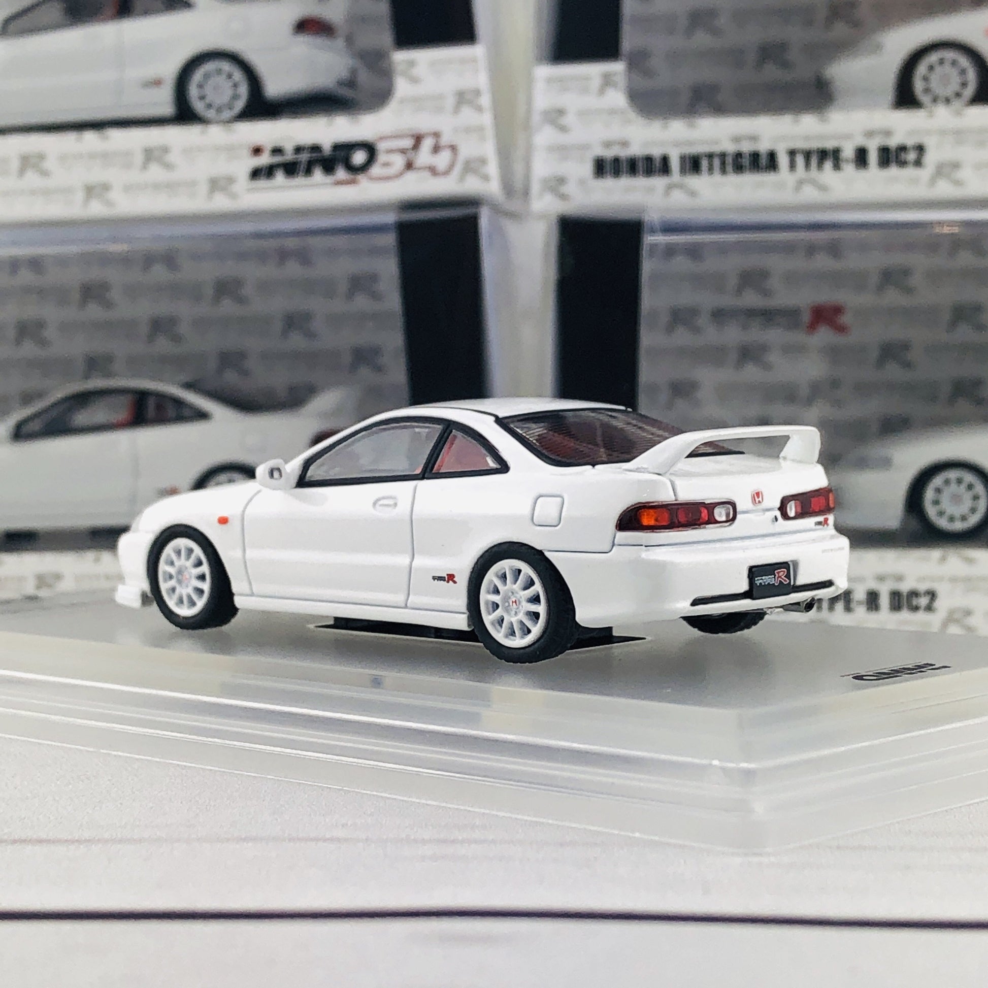 INNO64 1/64 Honda Integra Type-R DC2 White IN64-DC2-WHI