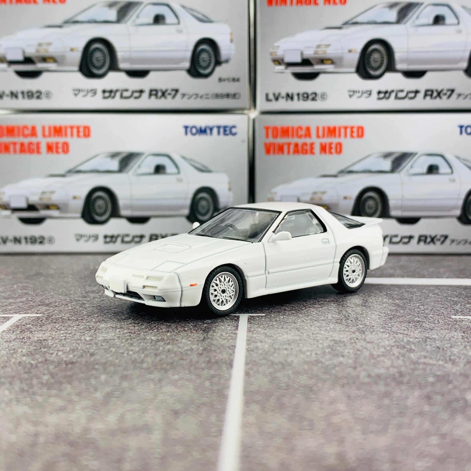 Tomica Limited Vintage Neo 1/64 Mazda Savanna RX7 Infini (Year 1989) LV-N192c